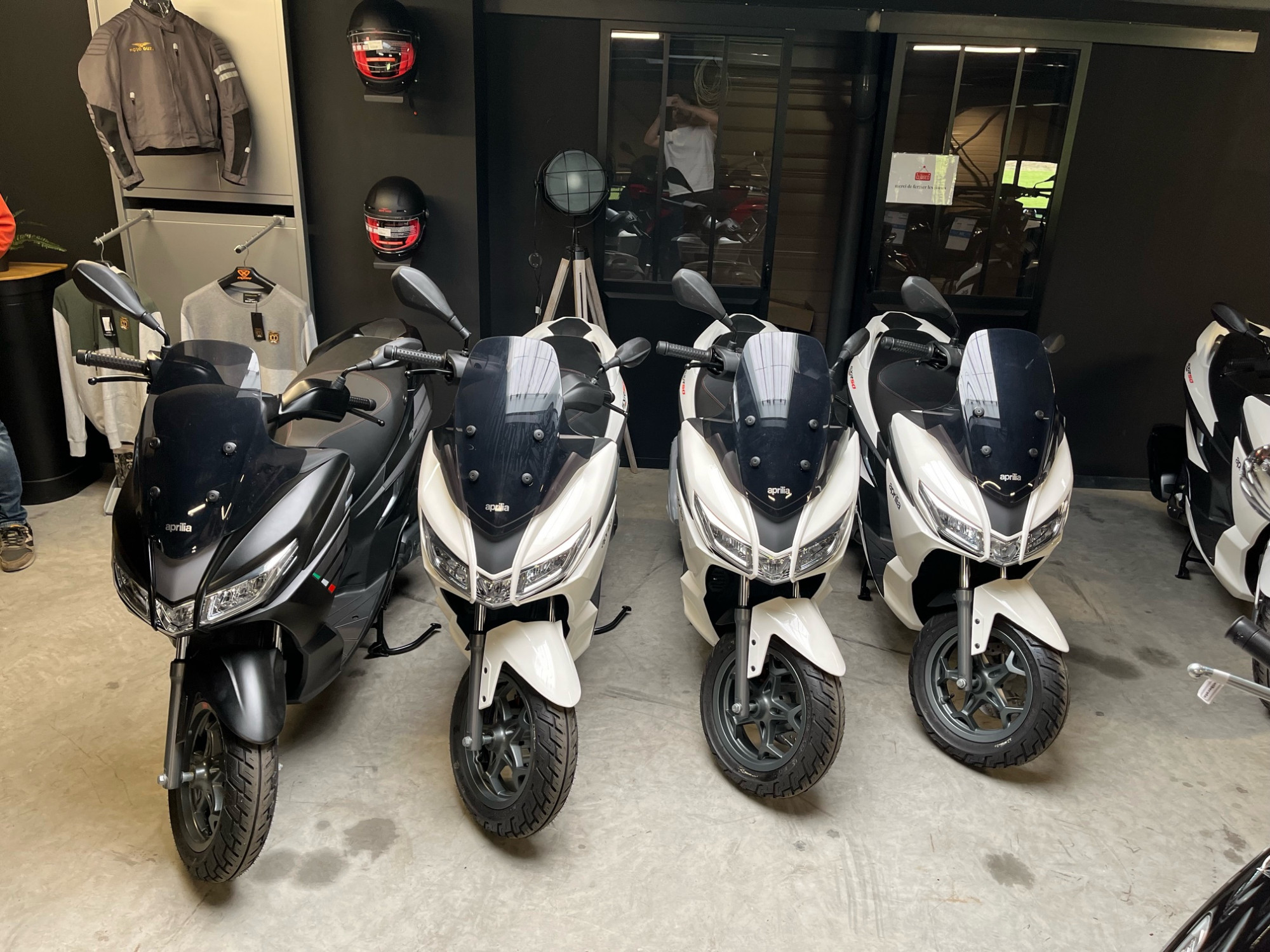 photo de APRILIA SXR 50 50 occasion de couleur  en vente à St Thuriau n°3