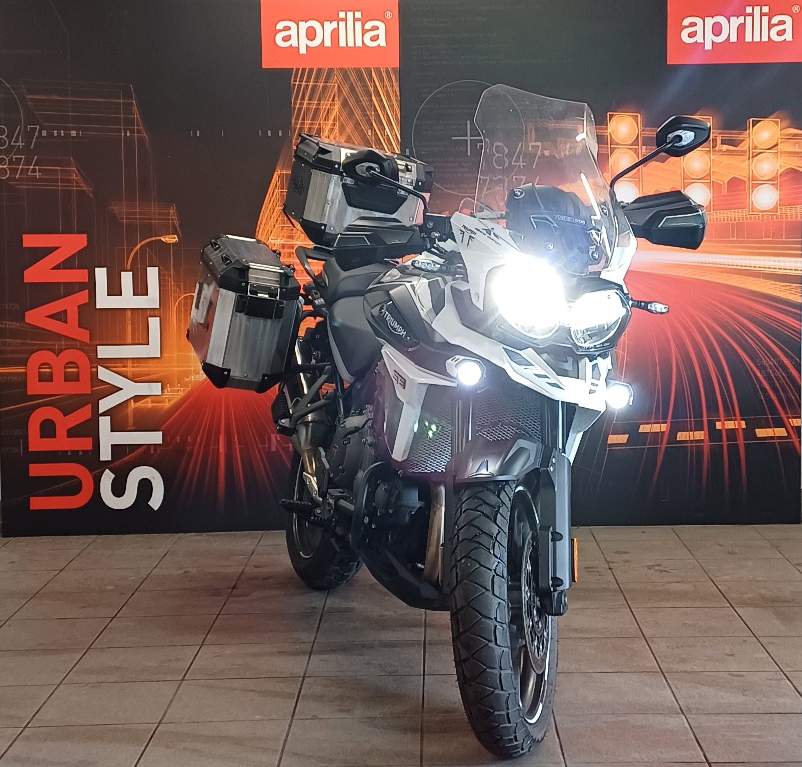 photo de TRIUMPH TIGER 1200 ALPINE EDITION 1200 occasion de couleur  en vente à Vetraz Monthoux n°3