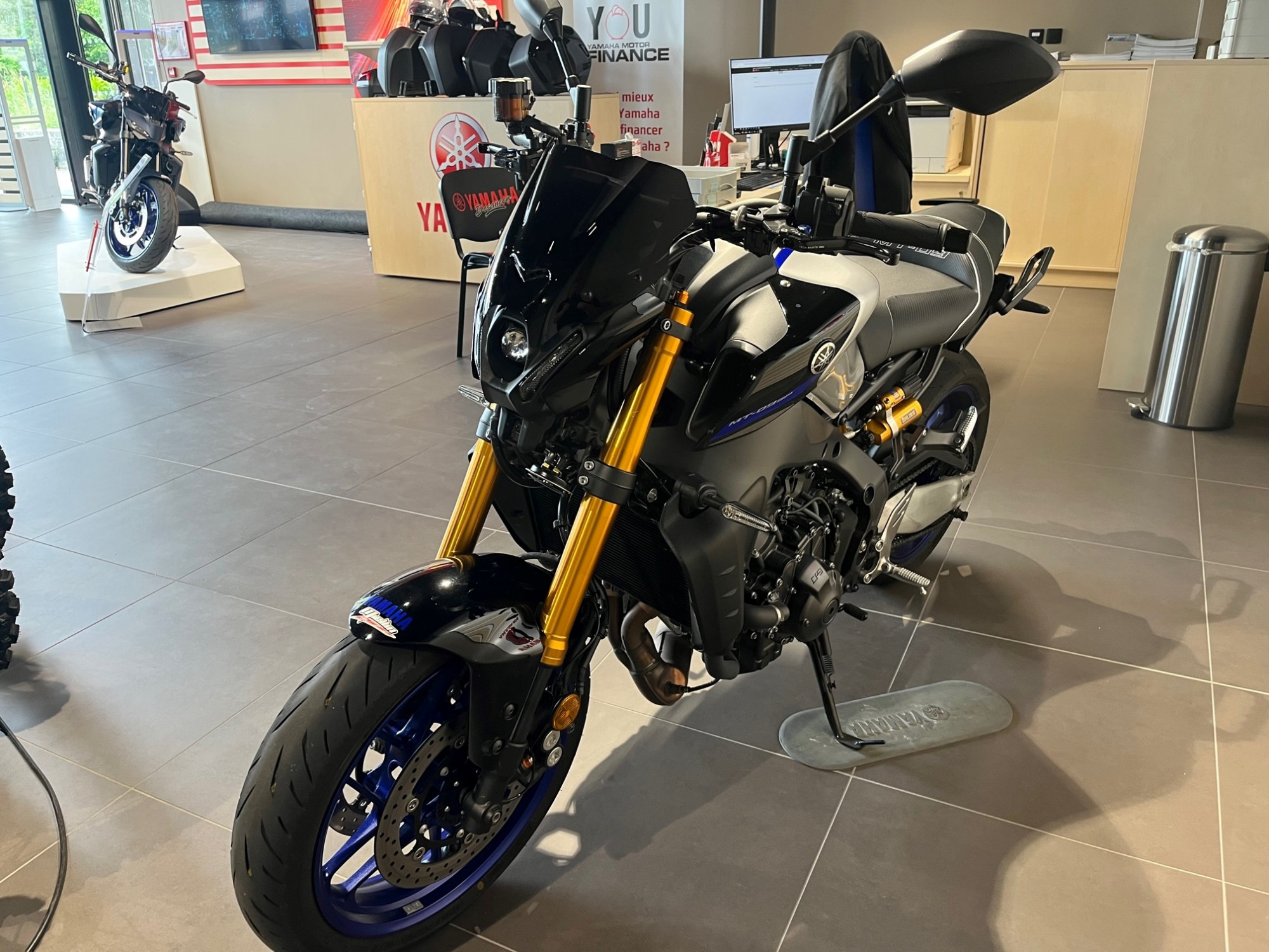 photo de YAMAHA MT-09 SP 850 occasion de couleur  en vente à Besancon n°3