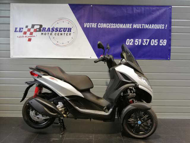 photo de PIAGGIO MP3 300 HPE SPORT ABS ASR 300 occasion de couleur  en vente à La Roche Sur Yon n°3