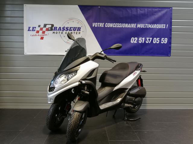 photo de PIAGGIO MP3 300 HPE SPORT ABS ASR 300 occasion de couleur  en vente   La Roche Sur Yon