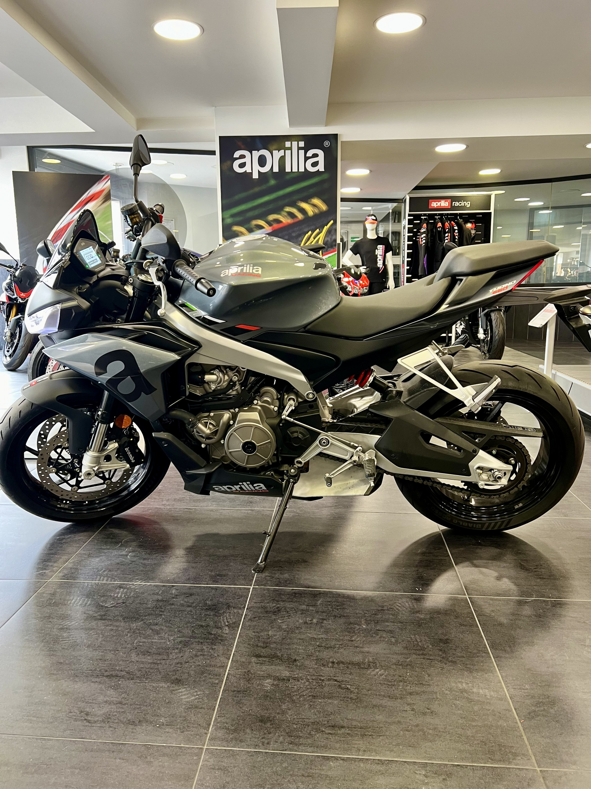 photo de APRILIA TUONO 660 660 occasion de couleur  en vente à Paris 16 n°3