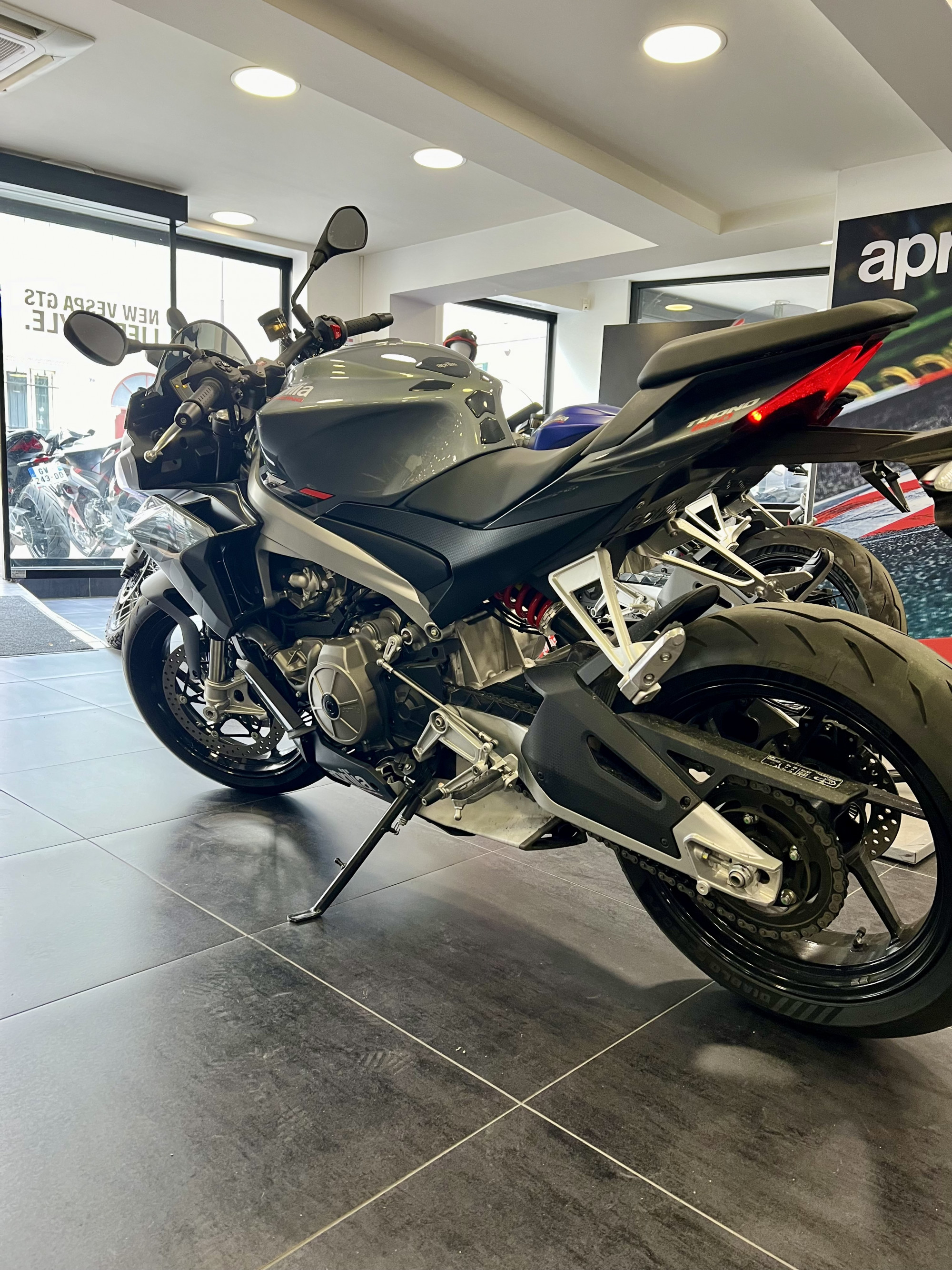 photo de APRILIA TUONO 660 660 occasion de couleur  en vente   Paris 16