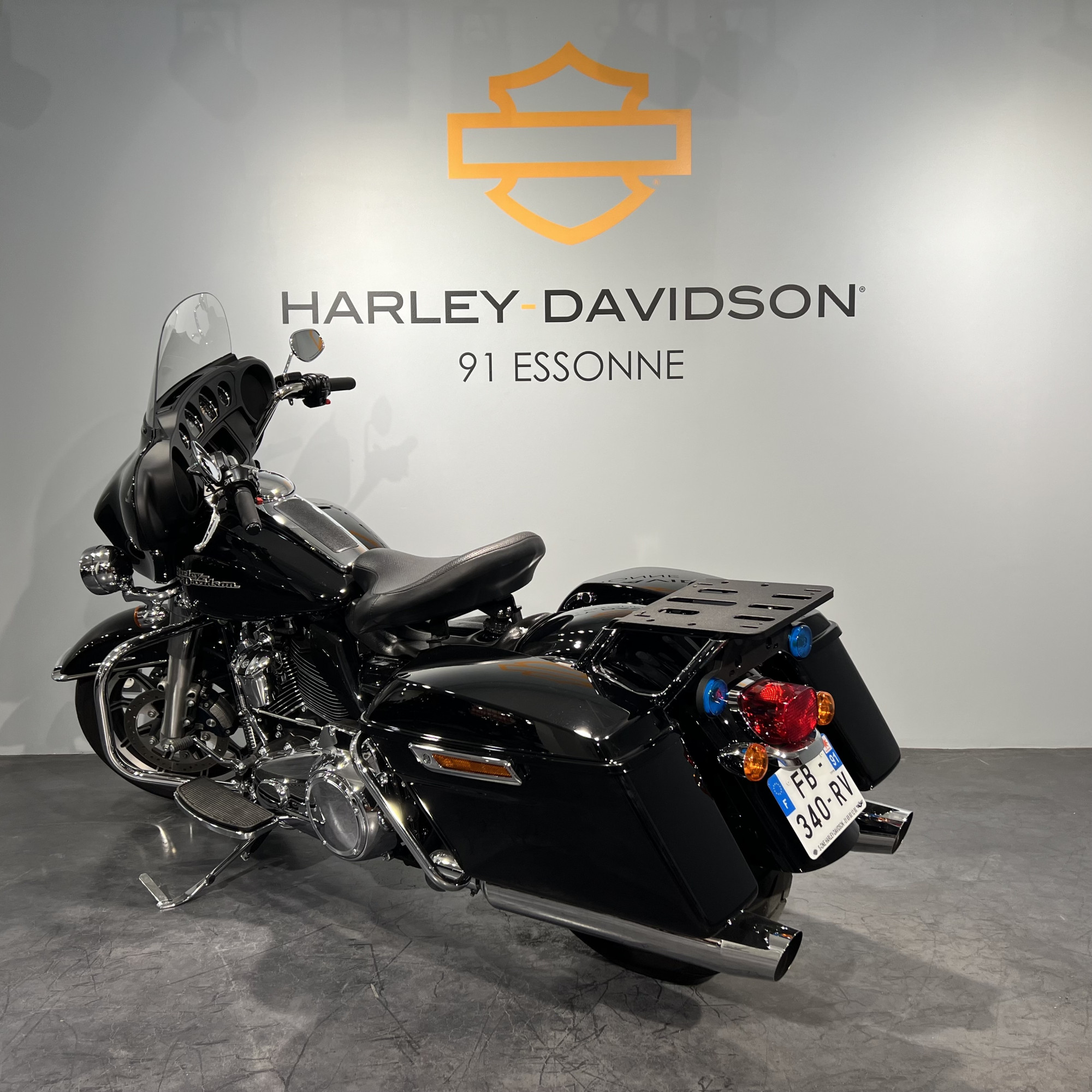 photo de HARLEY DAVIDSON TOURING ELECTRA GLIDE 1690 POLIC 1753 occasion de couleur  en vente   Ballainvilliers