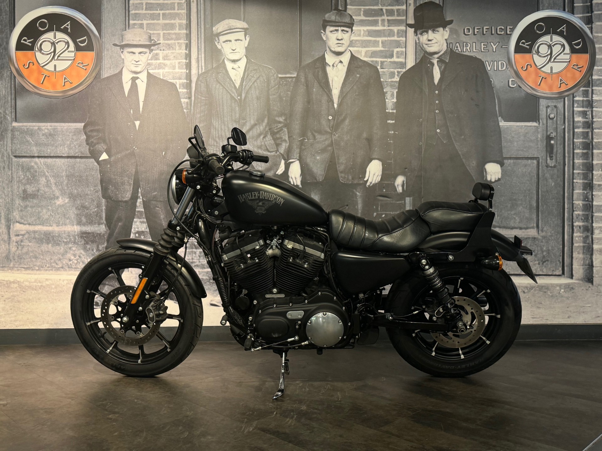 photo de HARLEY DAVIDSON SPORTSTER IRON 883 ABS 883 occasion de couleur  en vente à St Cloud n°3