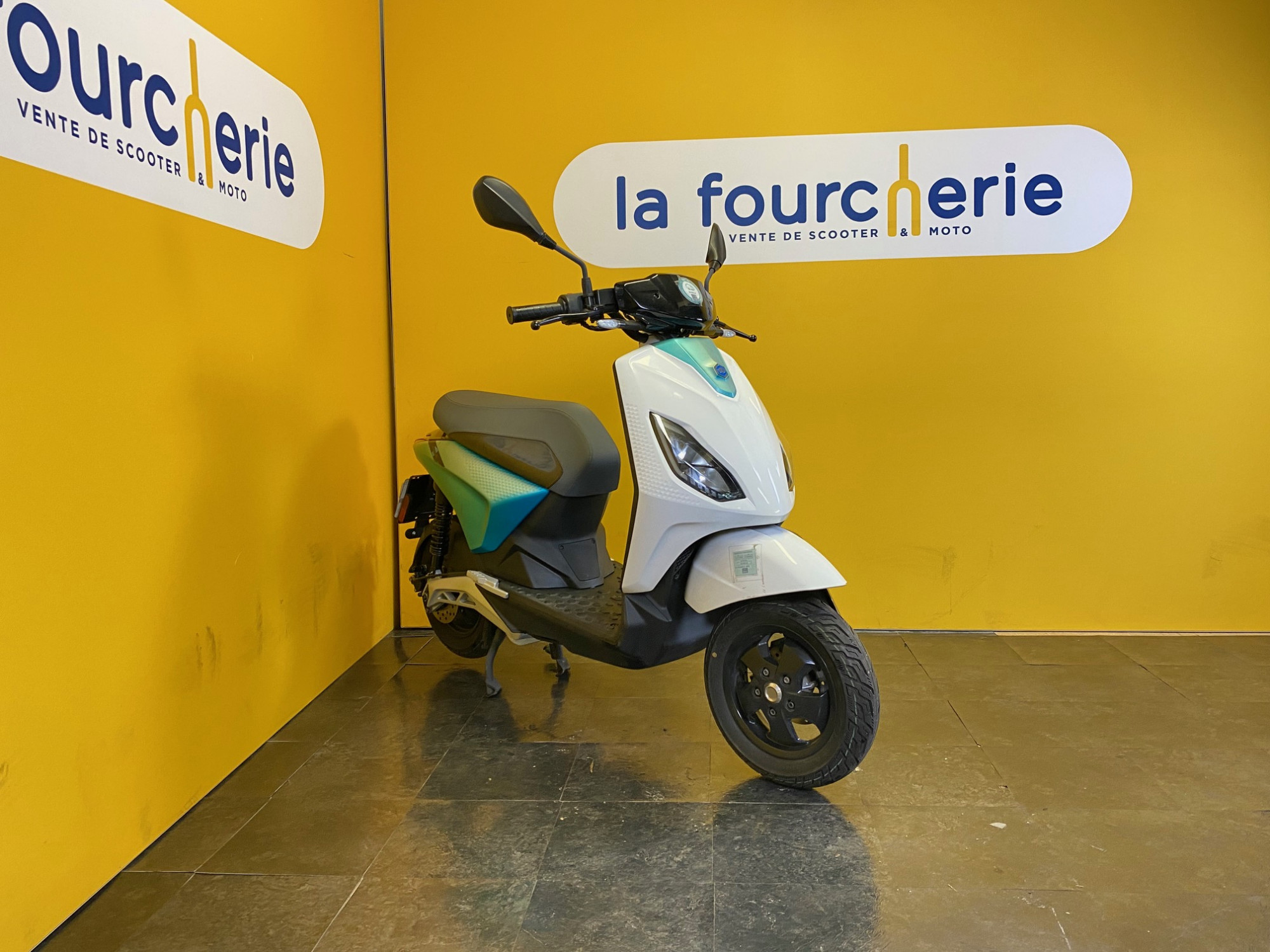 photo de PIAGGIO 1 + 50 occasion de couleur  en vente à Paris 15 n°3