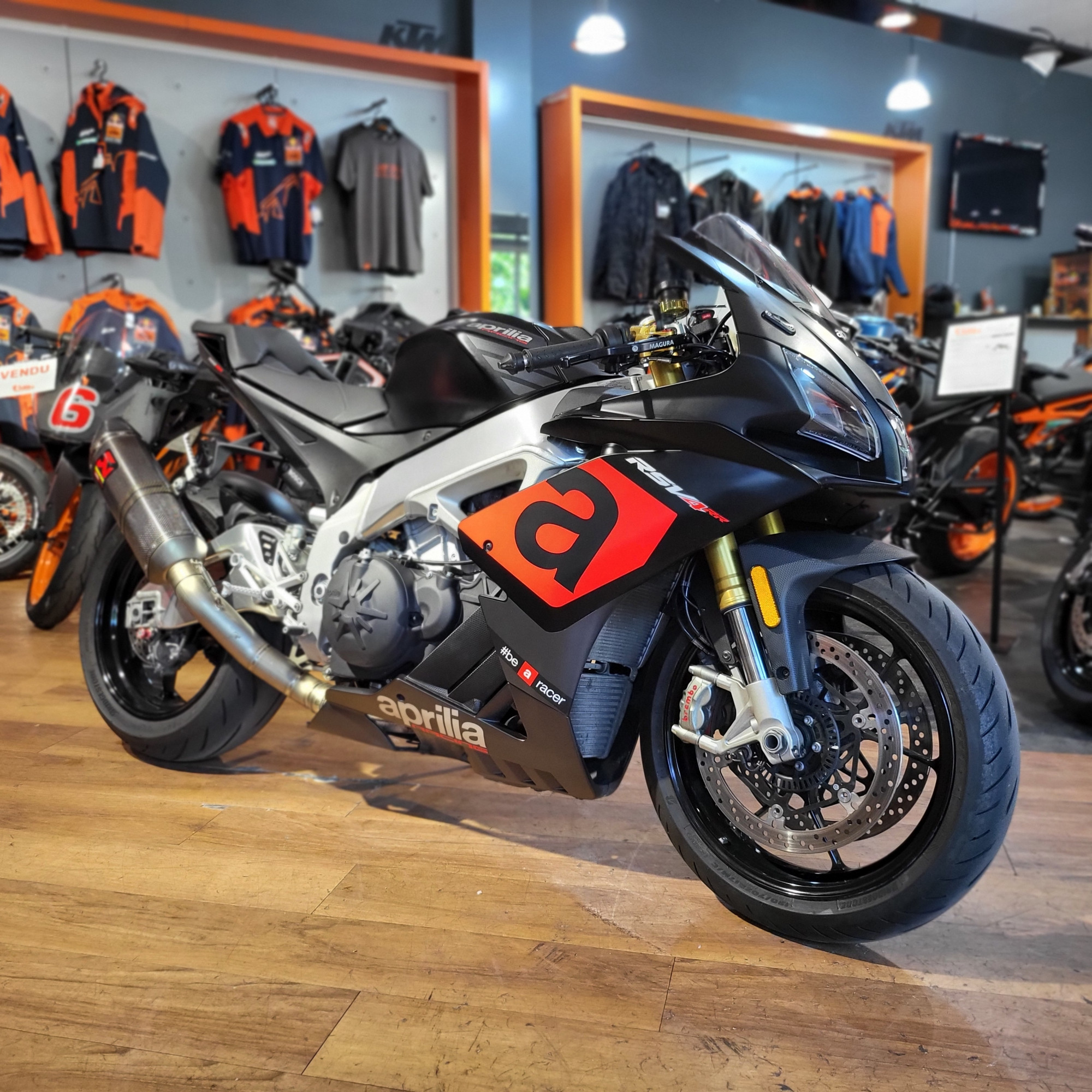 photo de APRILIA TUONO 1100  V4 RR 1100 occasion de couleur  en vente   Joinville Le Pont