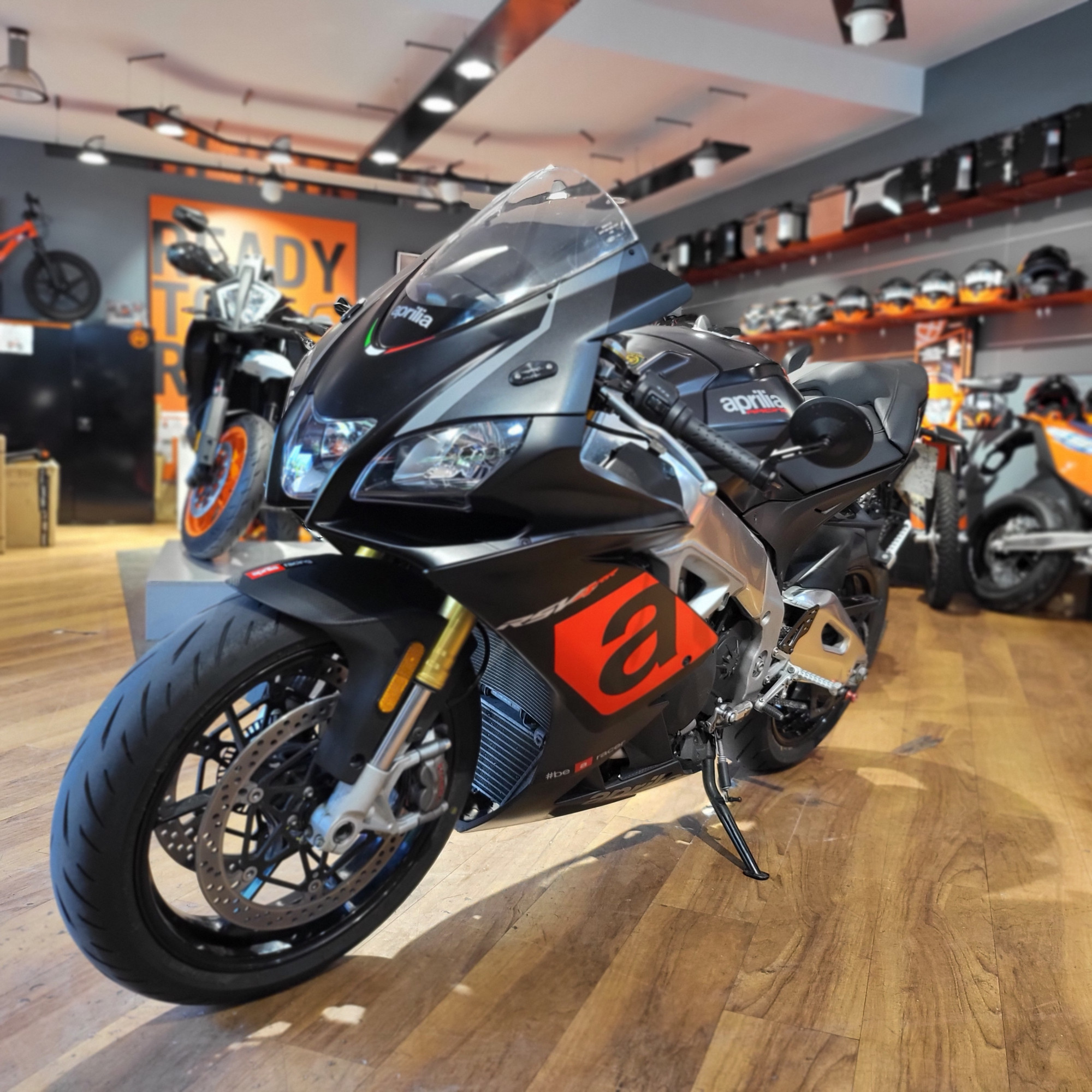 photo de APRILIA TUONO 1100  V4 RR 1100 occasion de couleur  en vente à Joinville Le Pont n°2