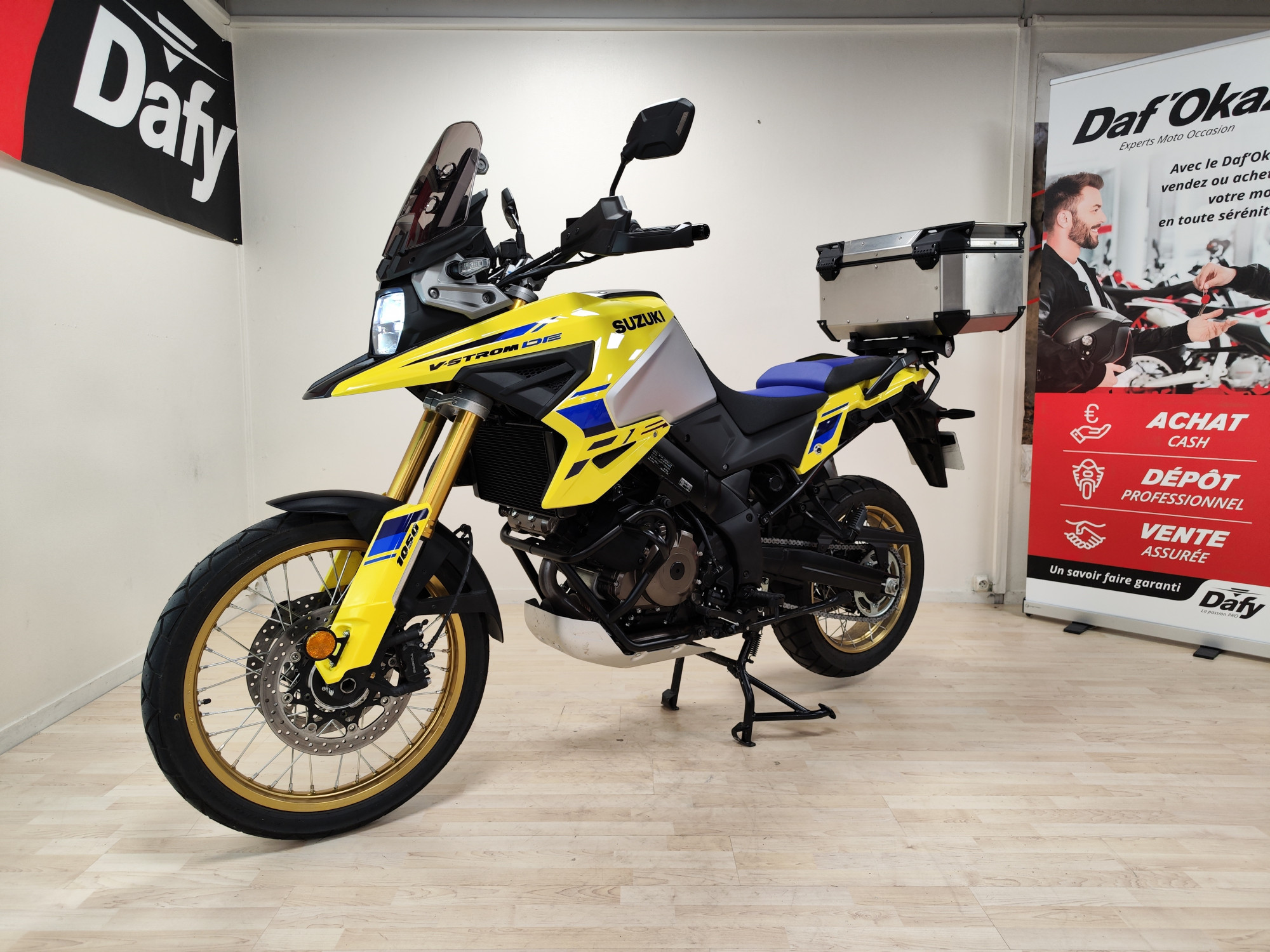 photo de SUZUKI DL 1050 V-STROM DE 1050 occasion de couleur  en vente à Champniers n°3