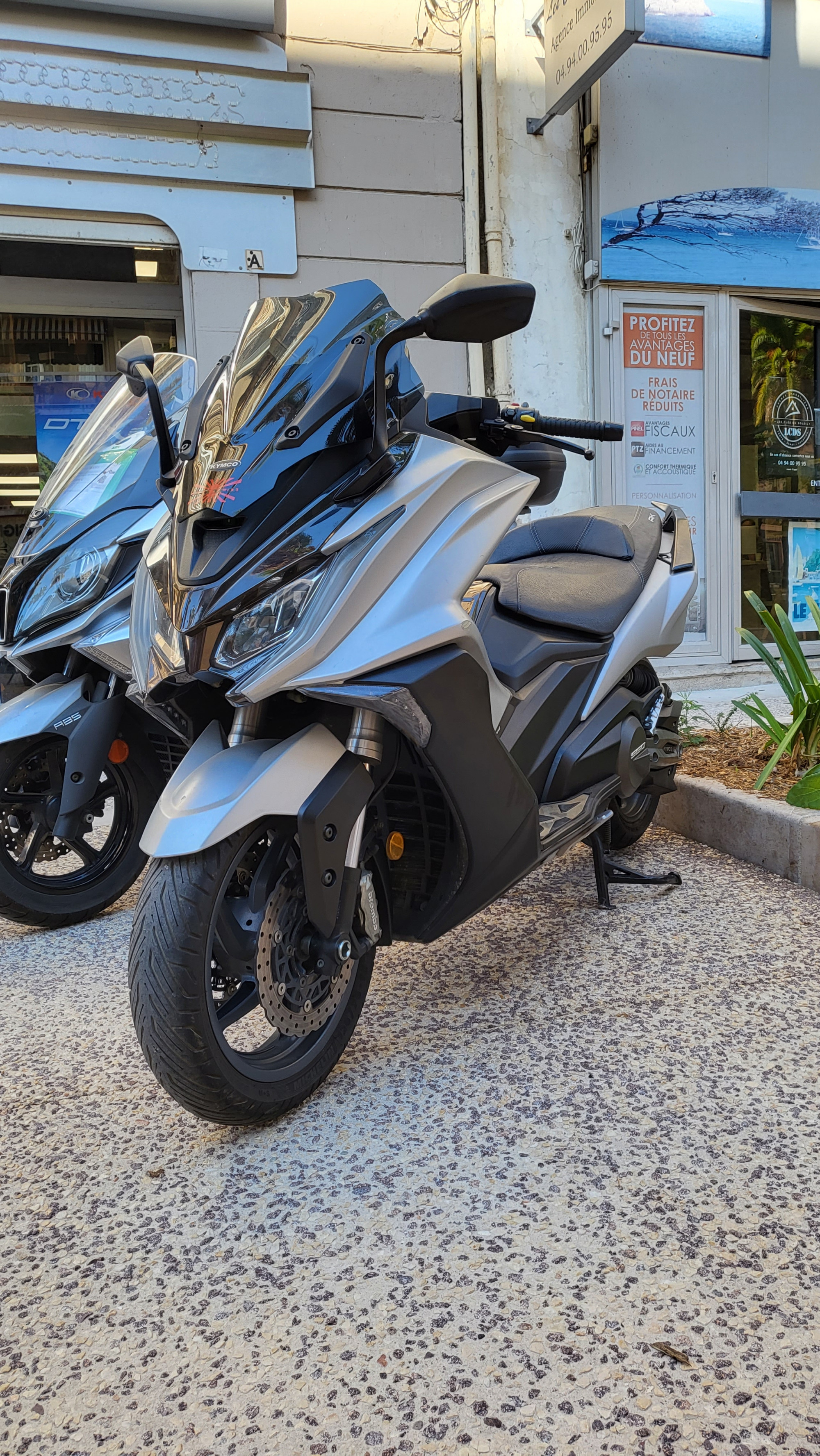 photo de KYMCO AK 550 550 occasion de couleur  en vente à Hyeres n°3