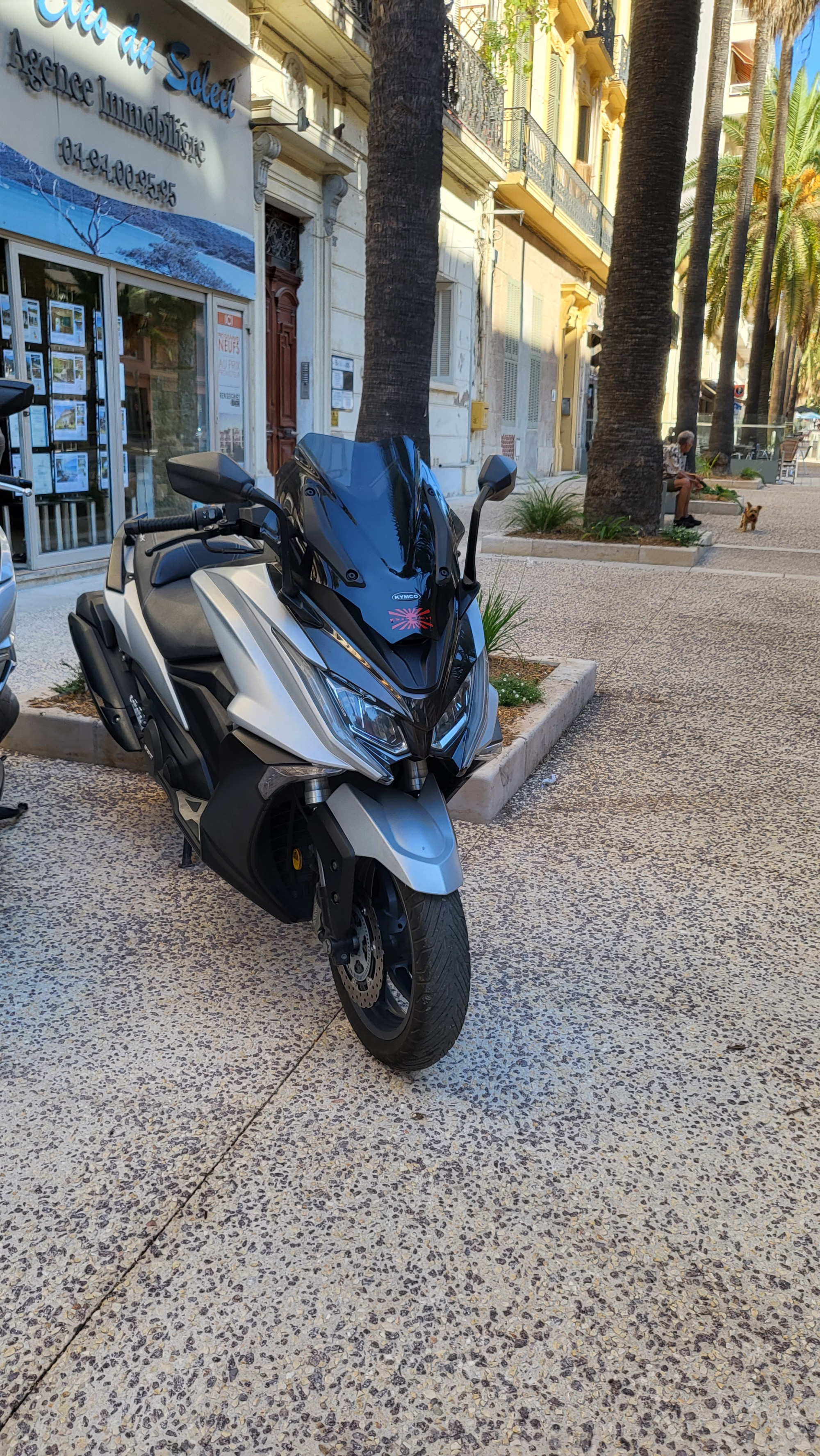 photo de KYMCO AK 550 550 occasion de couleur  en vente à Hyeres n°2