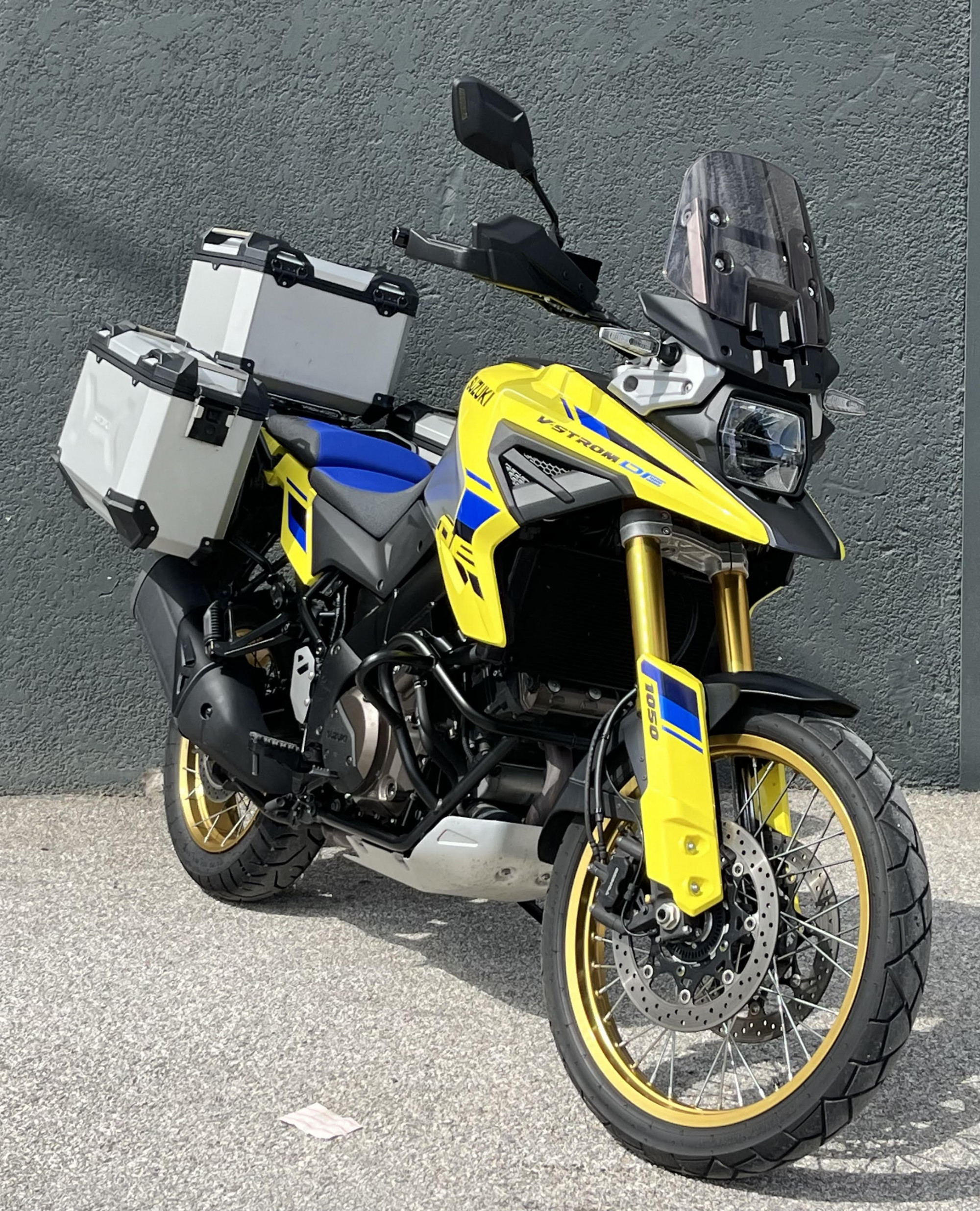 photo de SUZUKI DL 1050 V-STROM DE 1050 occasion de couleur  en vente   Perpignan