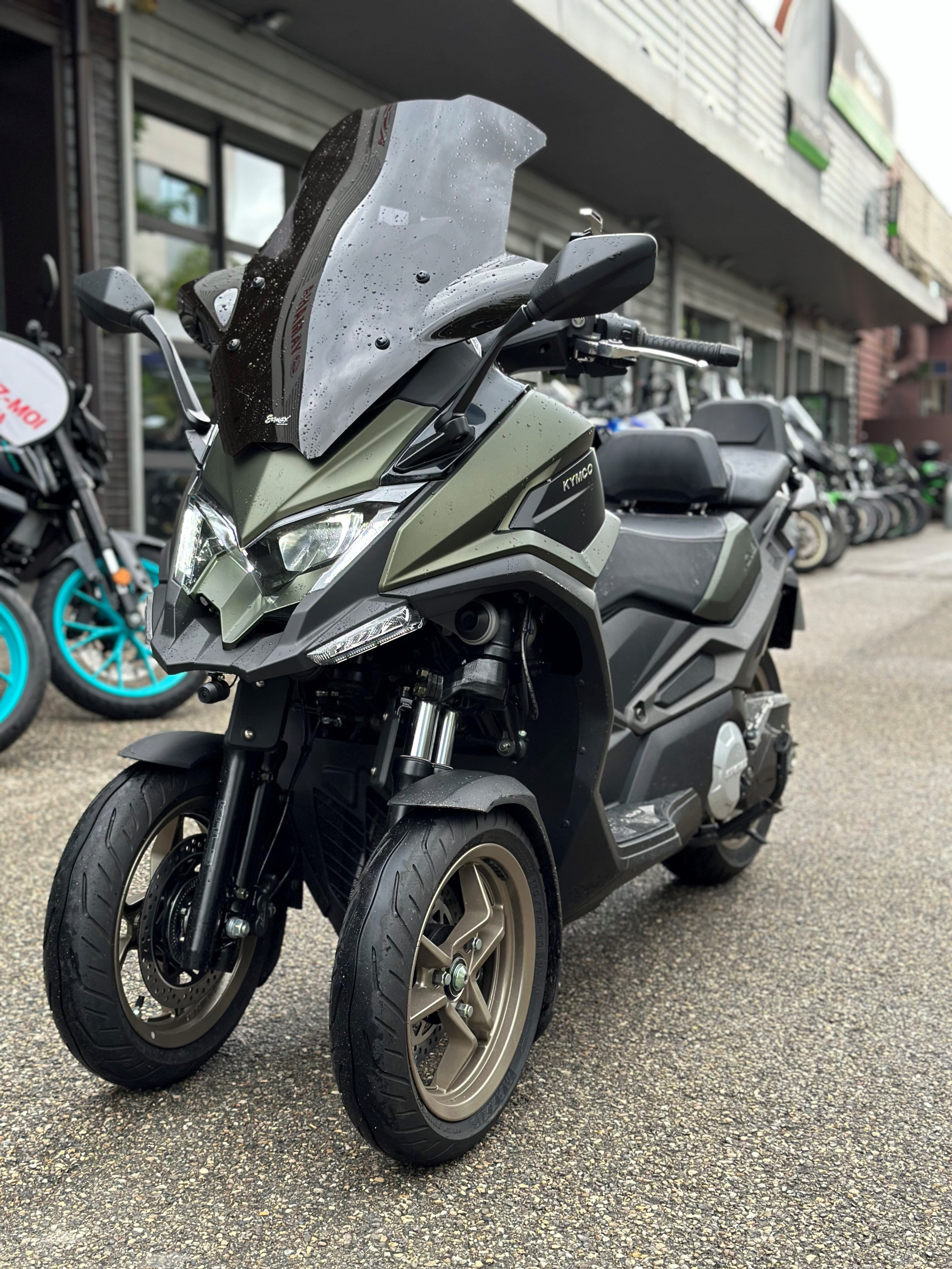 photo de KYMCO CV3 550 550 occasion de couleur  en vente à Dardilly n°3