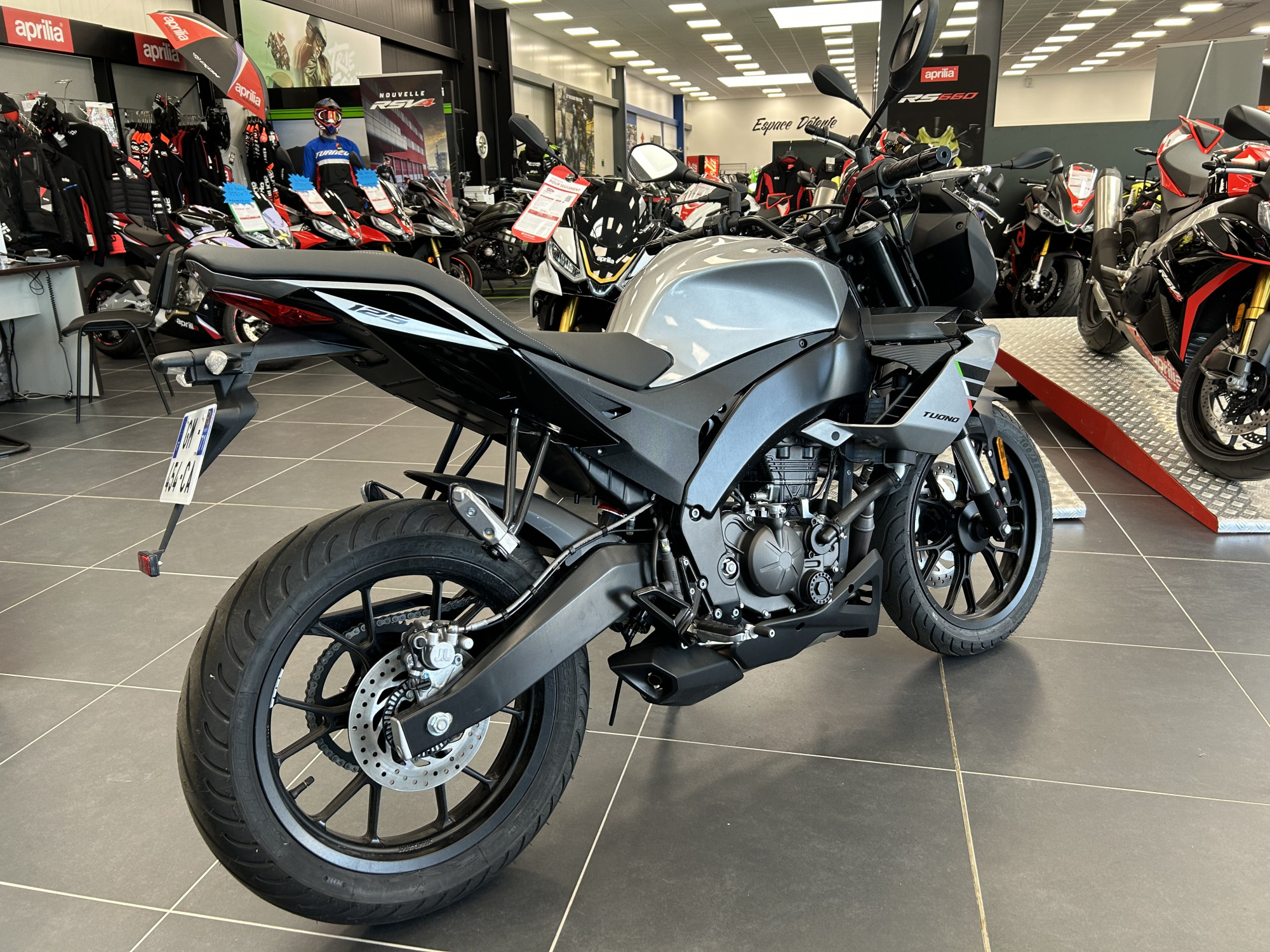 photo de APRILIA TUONO 125 ABS 125 occasion de couleur  en vente à Chalon Sur Saone n°2