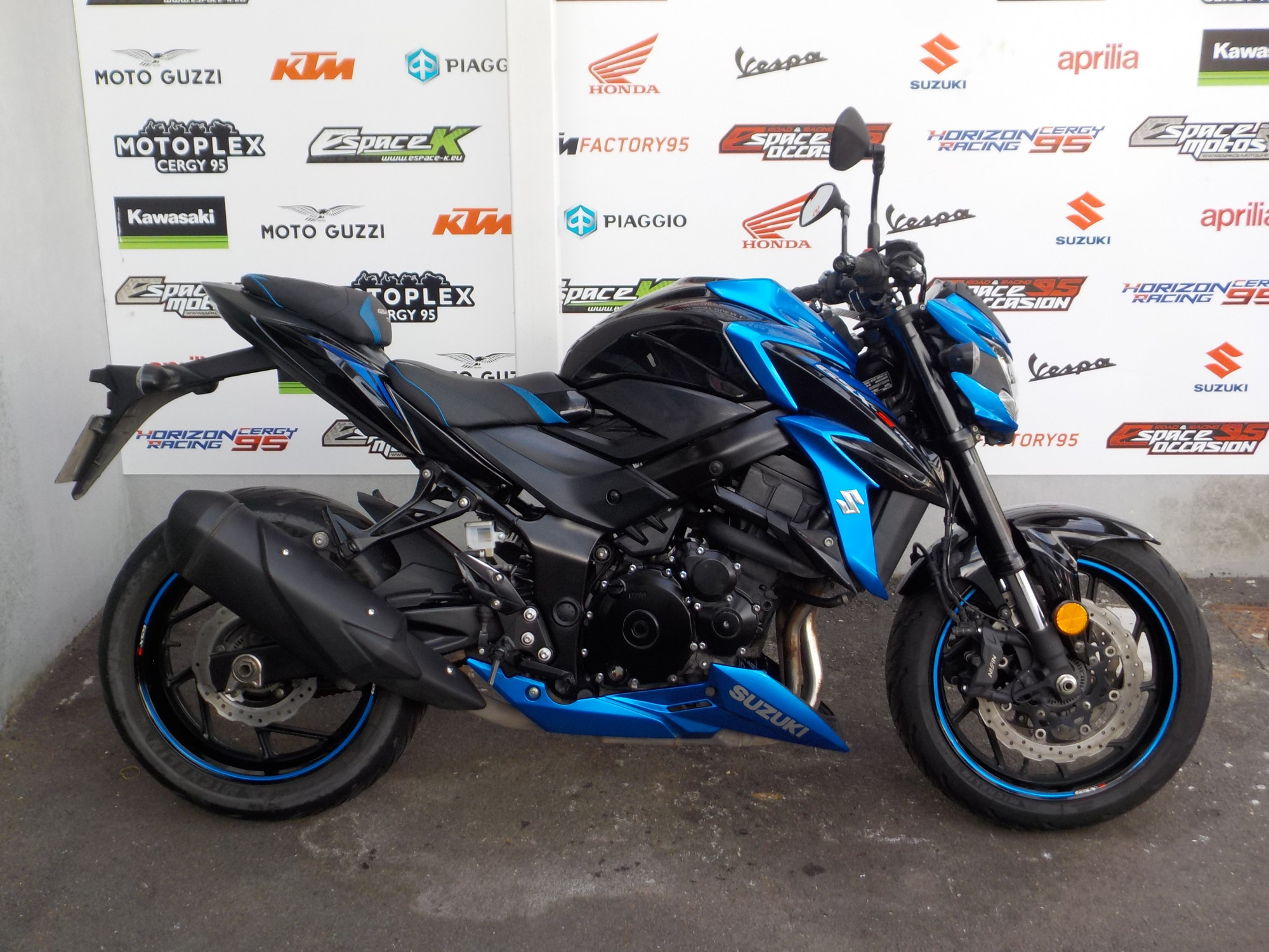 photo de SUZUKI GSX-S 750 (FULL 114 CV) 750 occasion de couleur  en vente à St Ouen L Aumone n°1