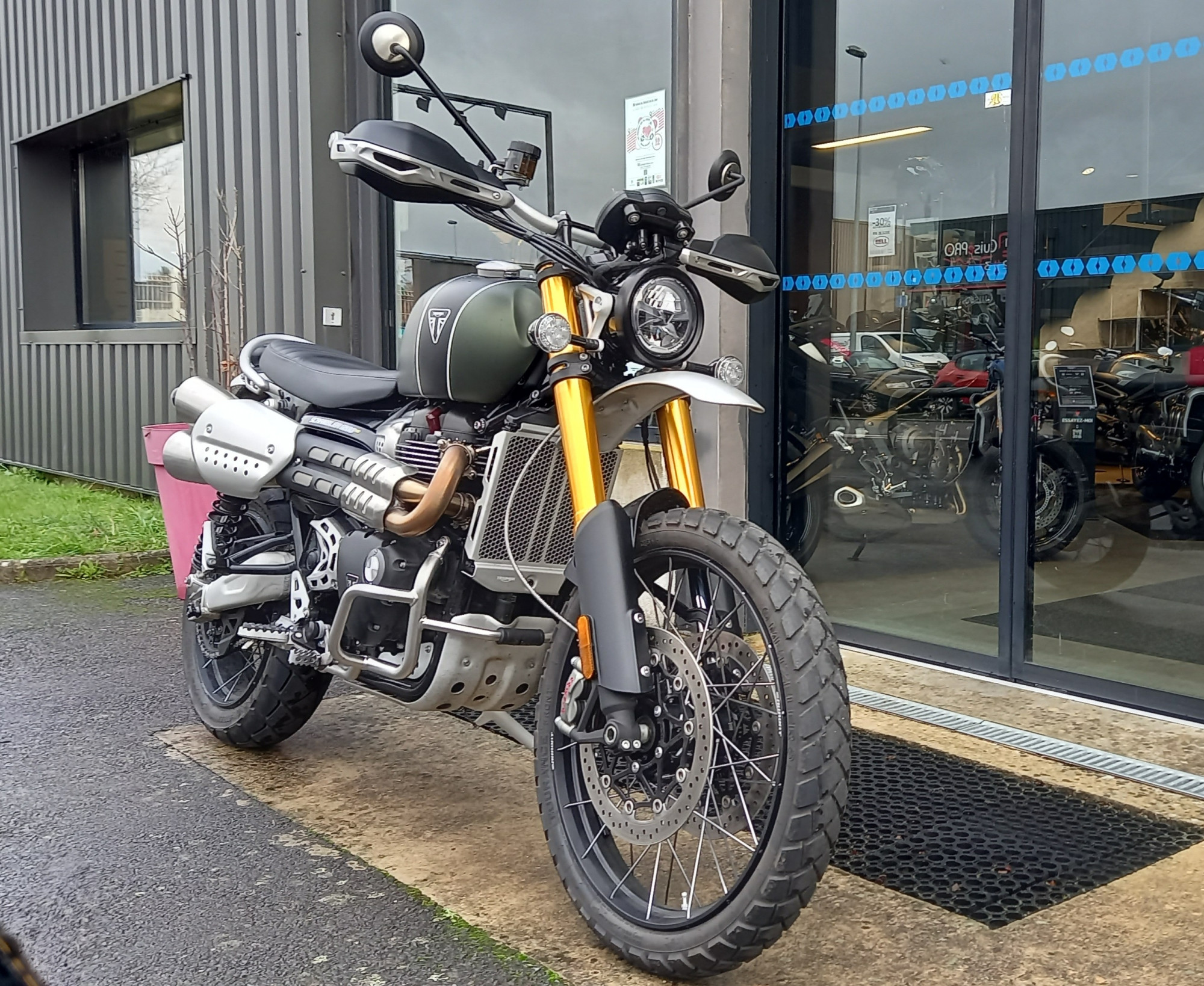 photo de TRIUMPH SCRAMBLER 1200 XE 1200 occasion de couleur  en vente   Vezin Le Coquet