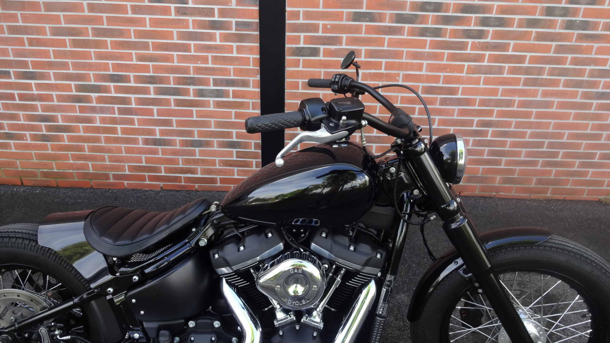 photo de HARLEY DAVIDSON SOFTAIL STREET BOB 1745 1745 occasion de couleur  en vente à St Jean Du Cardonnay n°3