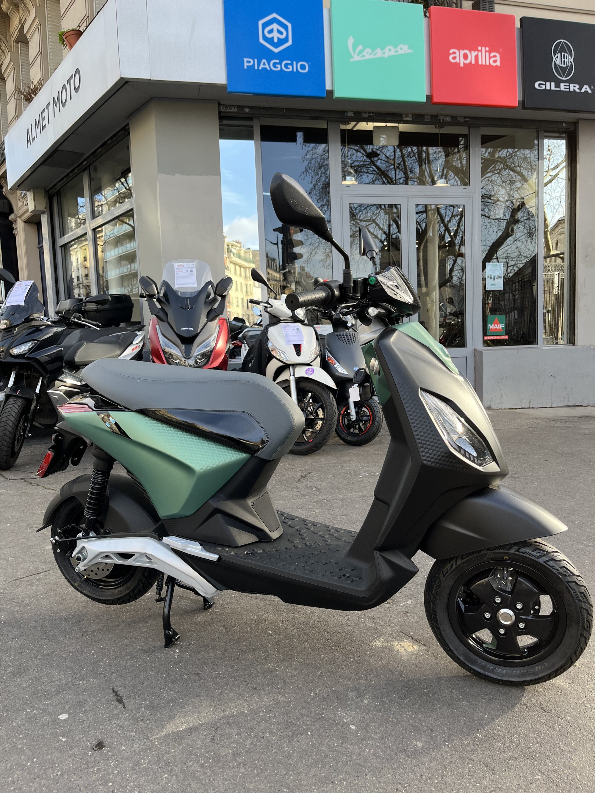 photo de PIAGGIO 1 ELECTRIQUE 45 occasion de couleur  en vente à Paris 12 n°3