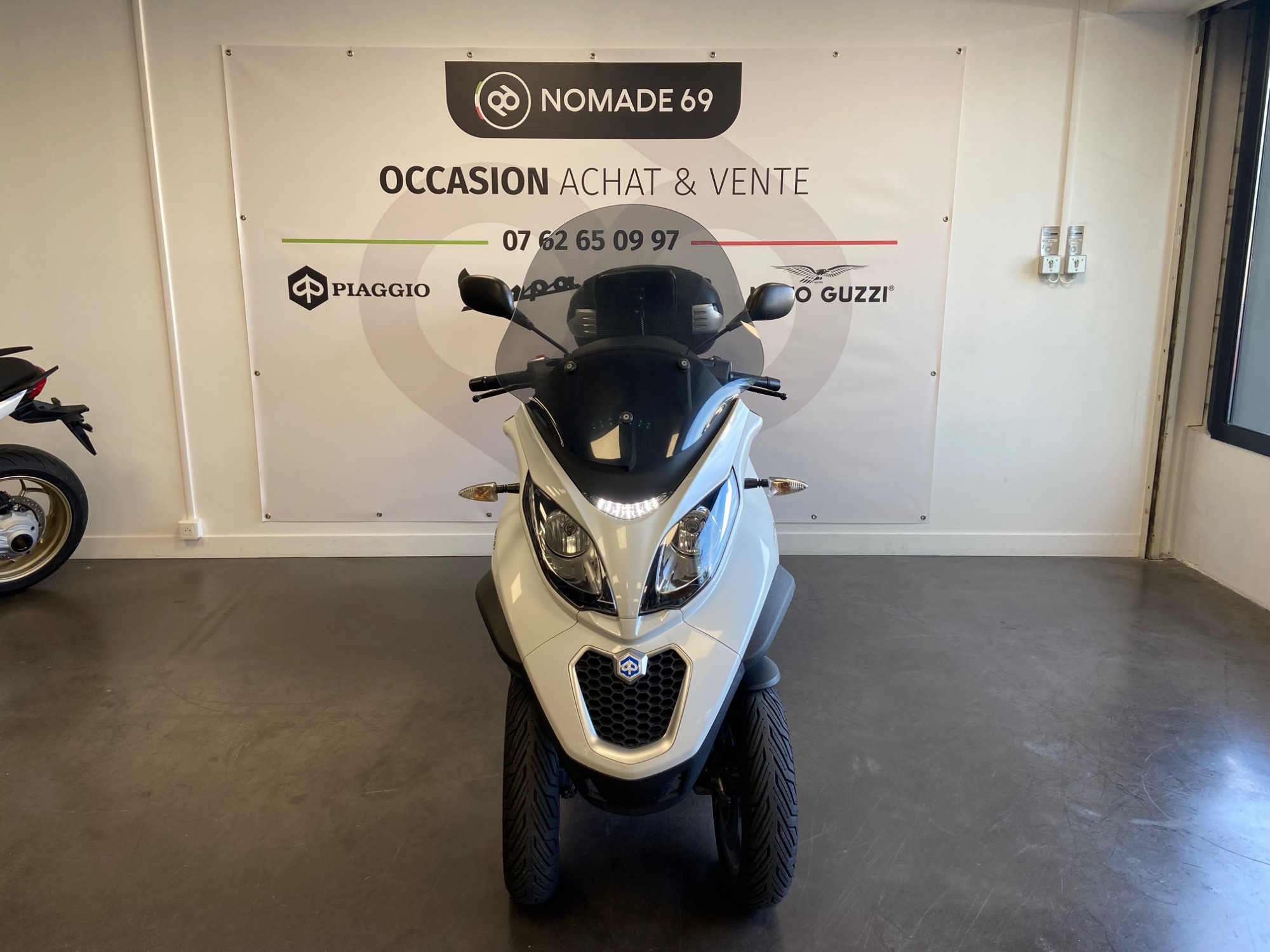 photo de PIAGGIO MP3 500 ABS-ASR 500 occasion de couleur  en vente à Brignais n°2