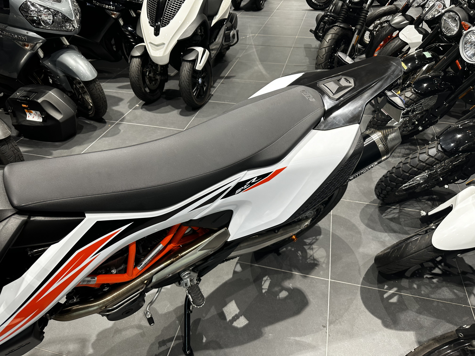 photo de KTM 690 SMC R 690 occasion de couleur  en vente à Ploeren n°2