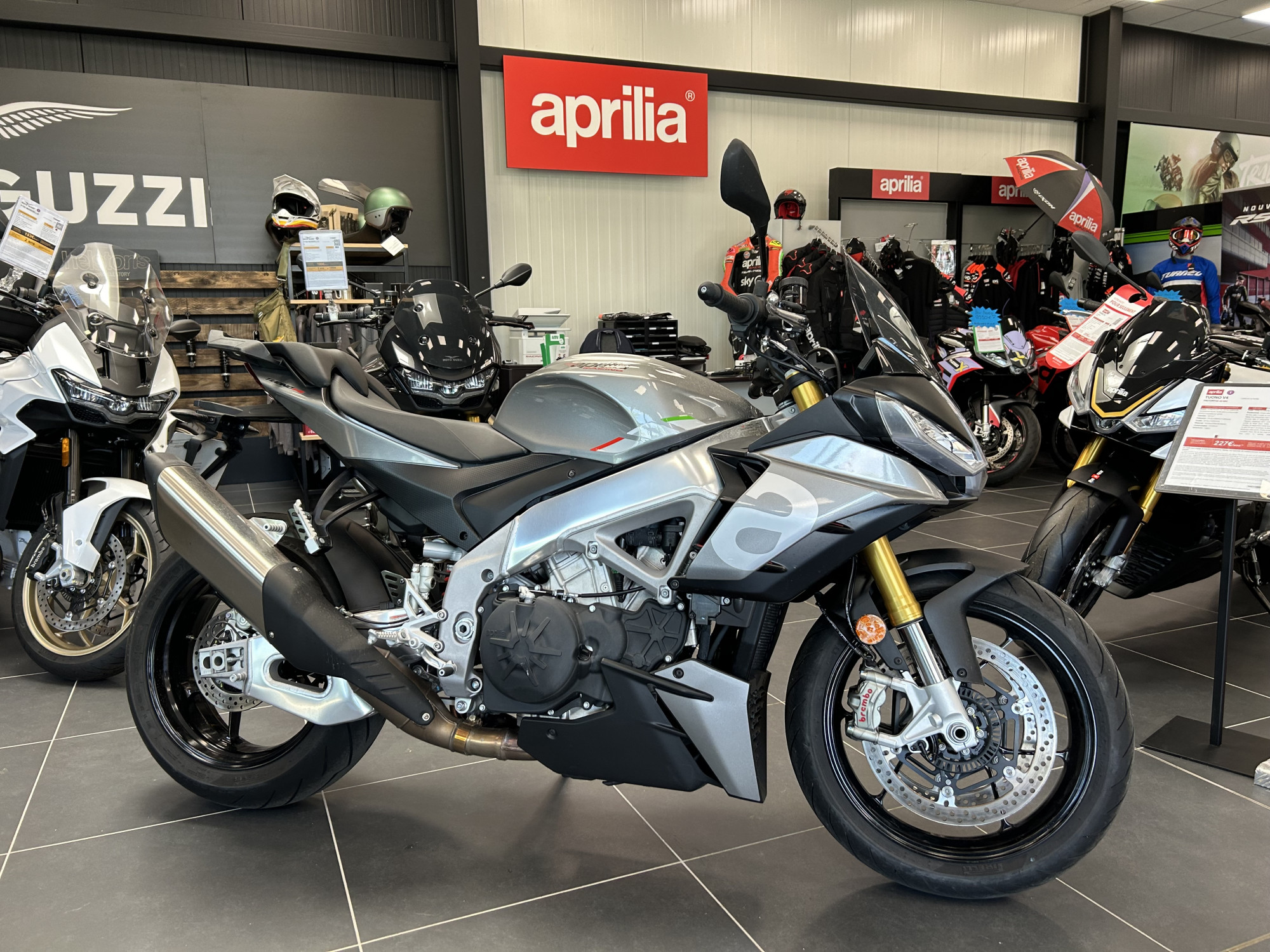 photo de APRILIA TUONO 1100 V4 1100 occasion de couleur  en vente à Chalon Sur Saone n°2