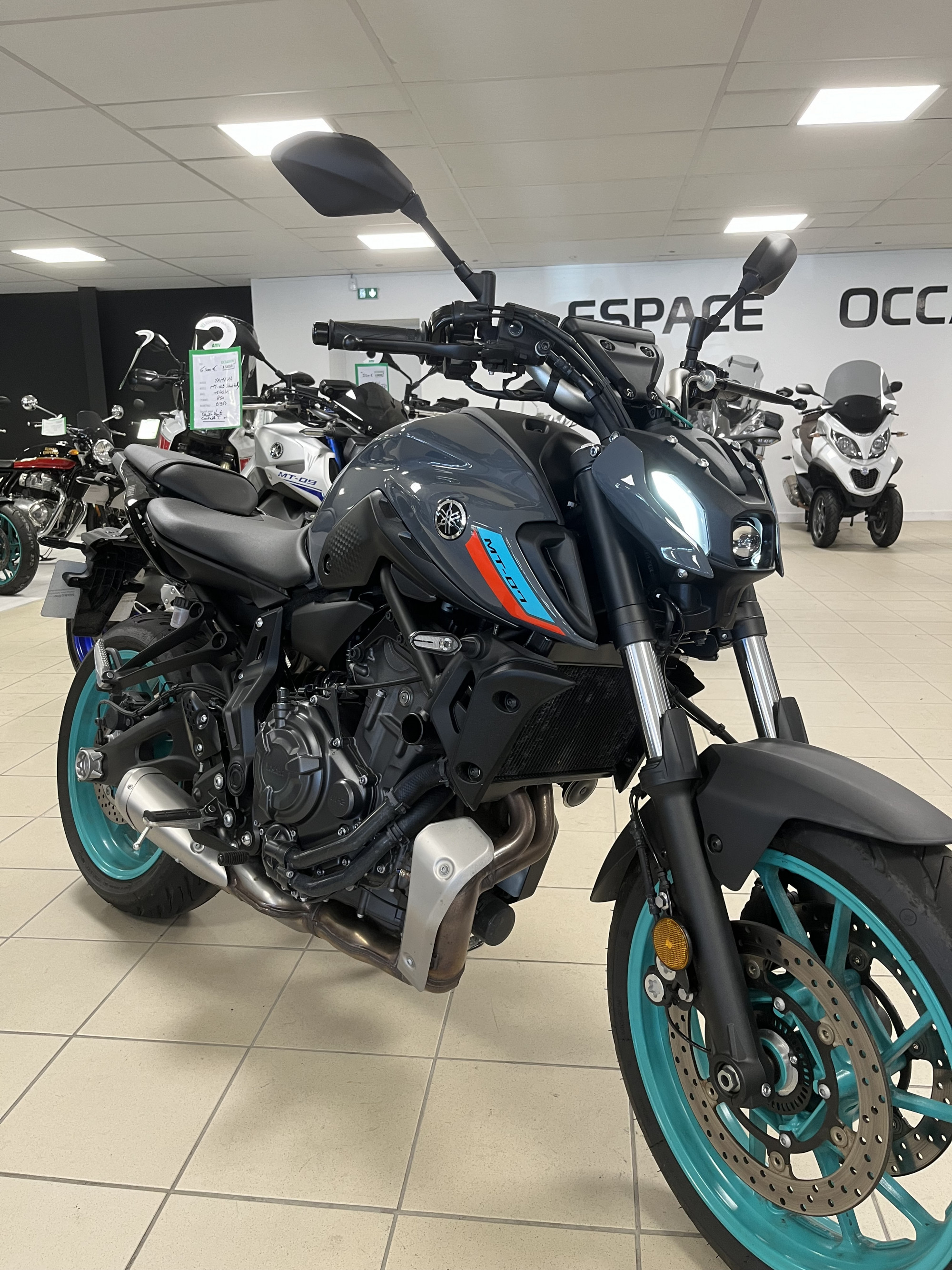 photo de YAMAHA MT-07 (47.5CV) 695 occasion de couleur  en vente à Lanester n°1