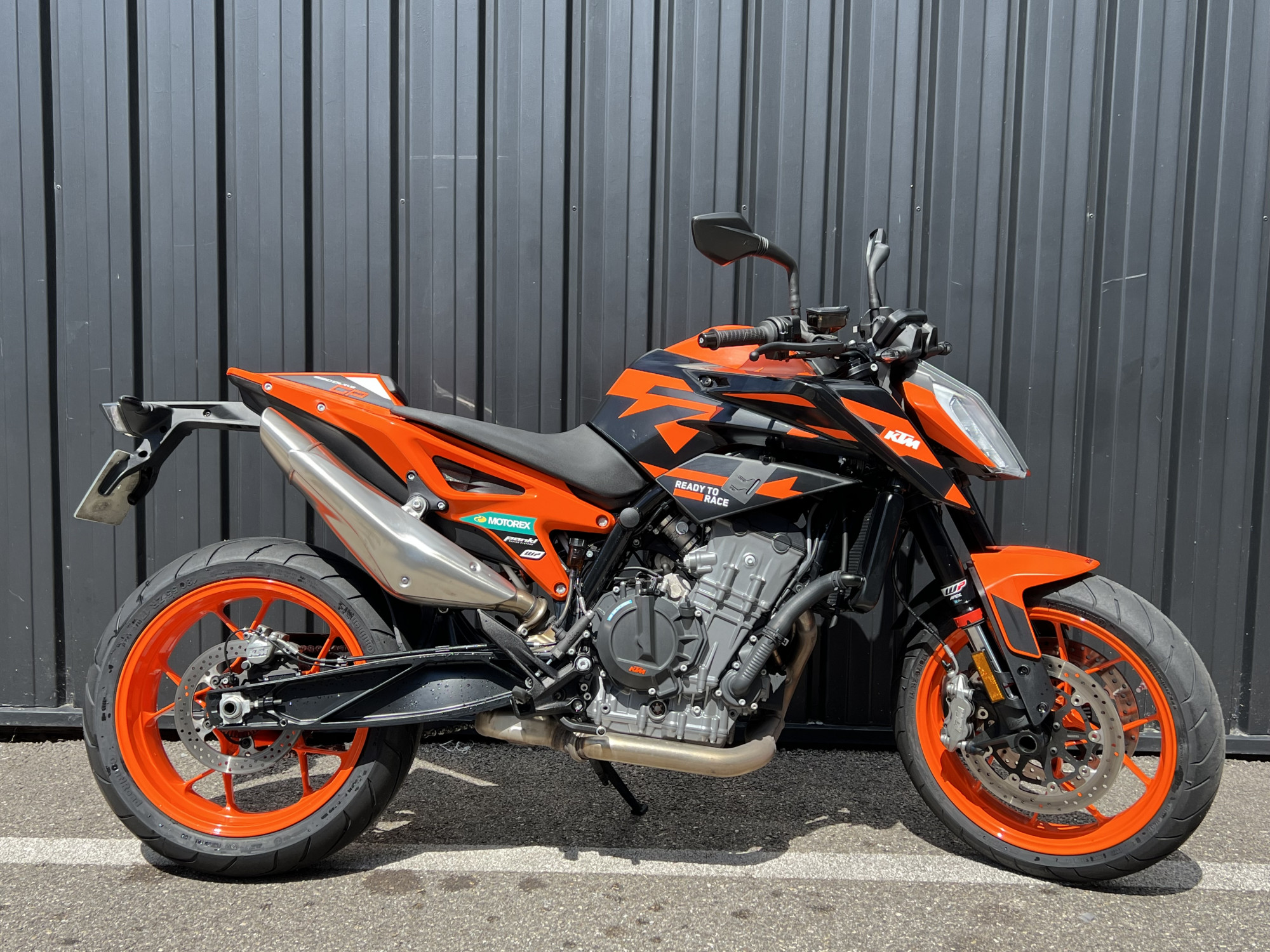 photo de KTM KTM 890 DUKE GP 2022 890 occasion de couleur  en vente à St etienne n°3