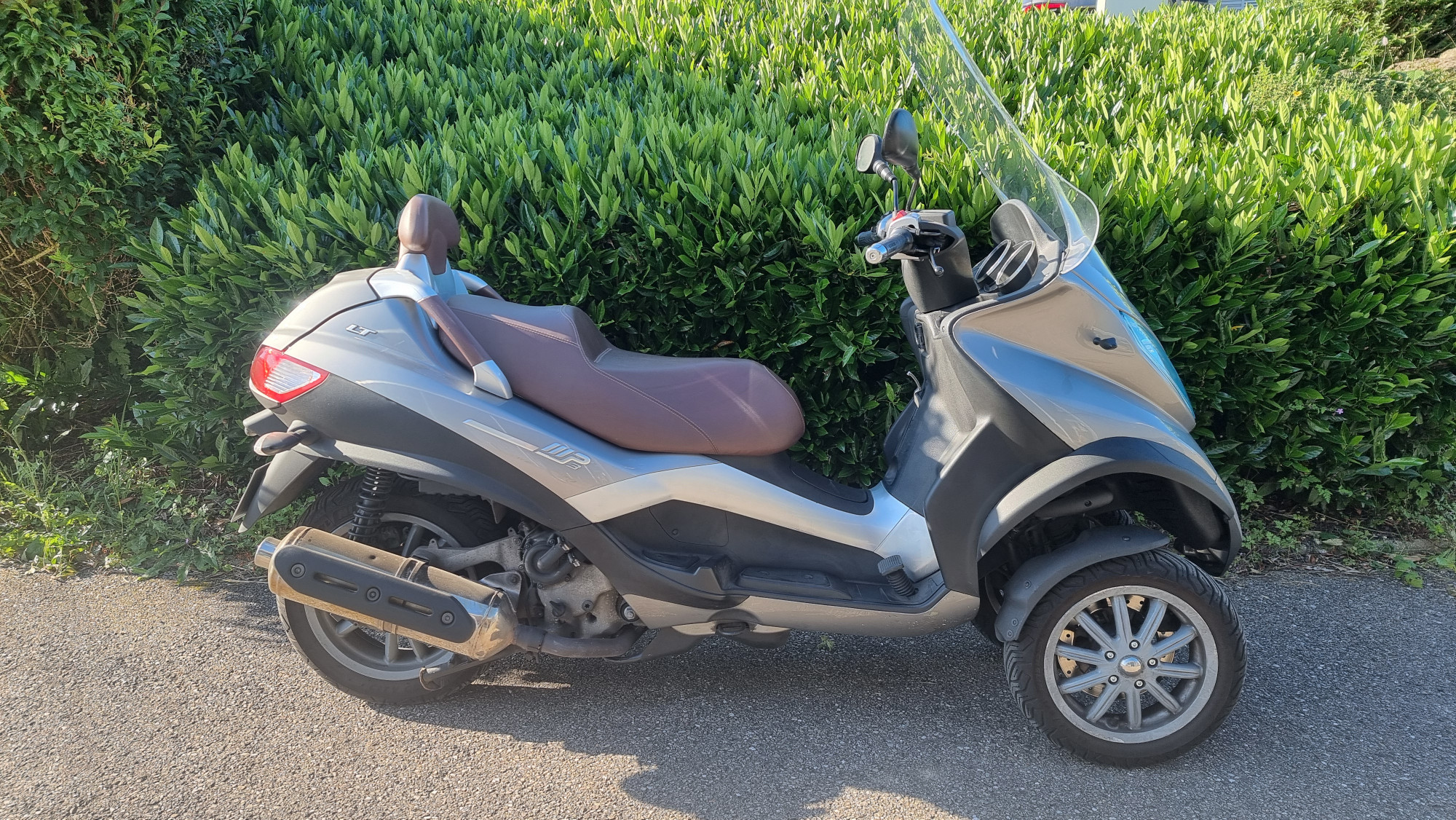 photo de PIAGGIO MP3 400 occasion de couleur  en vente à Dommartin Les Toul n°3