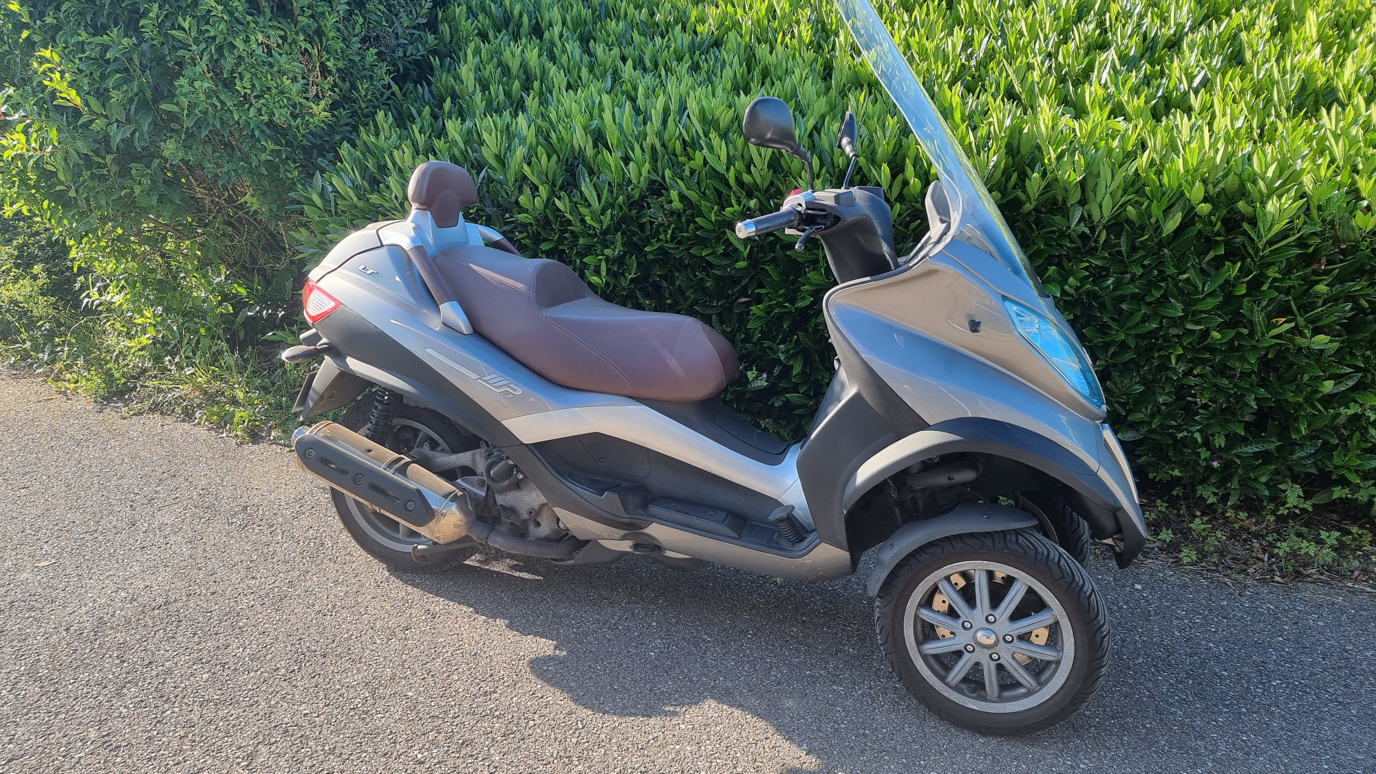 photo de PIAGGIO MP3 400 occasion de couleur  en vente à Dommartin Les Toul n°2