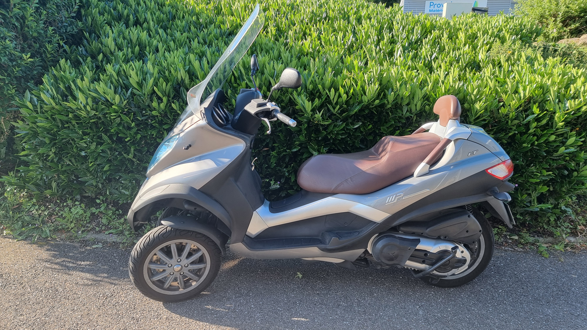 photo de PIAGGIO MP3 400 occasion de couleur  en vente à Dommartin Les Toul n°1