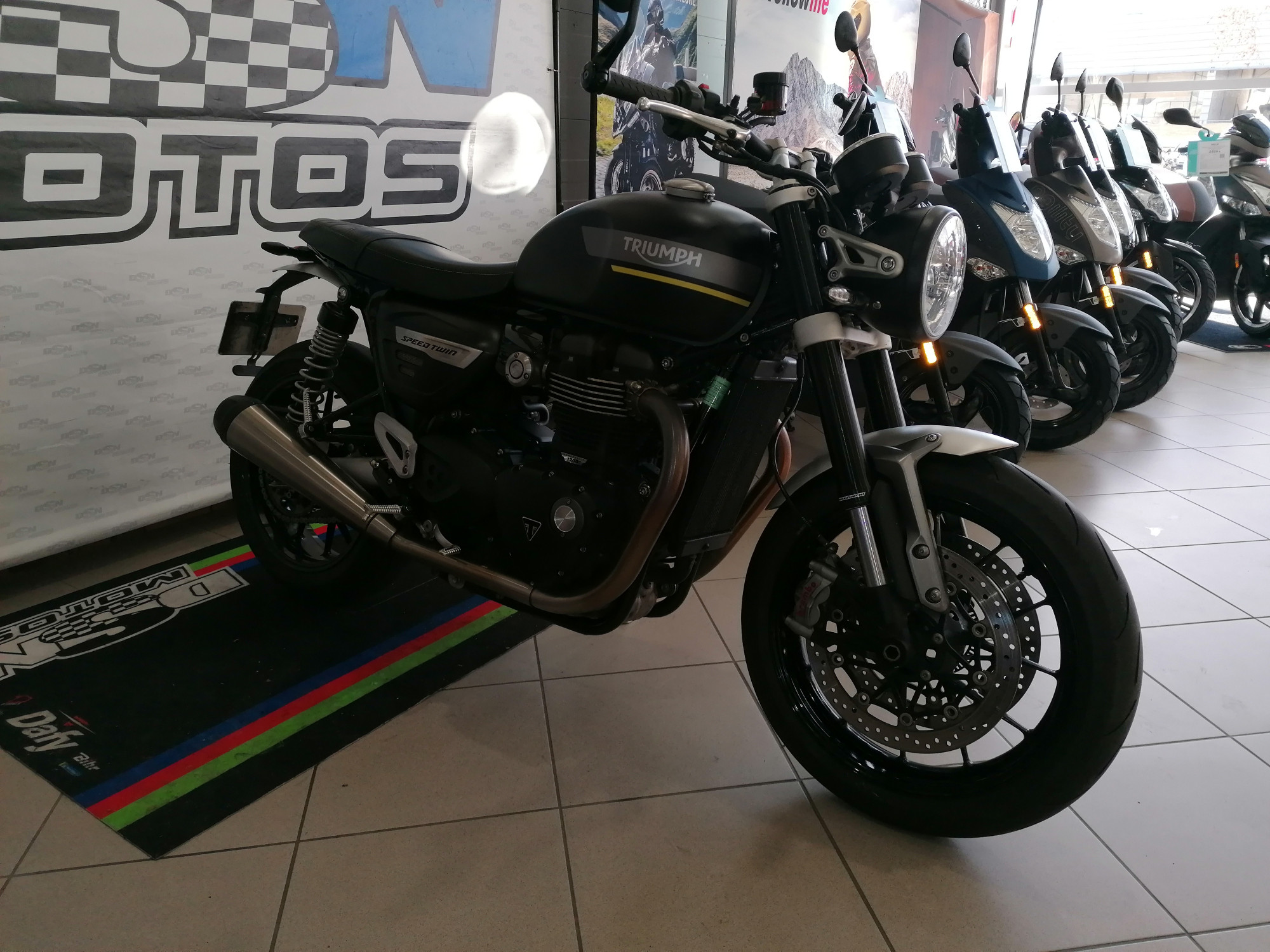 photo de TRIUMPH SPEED TWIN 1200 1200 occasion de couleur  en vente à Toulenne n°3