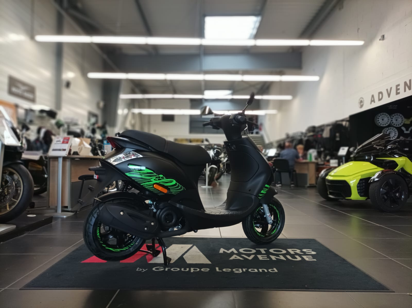 photo de PIAGGIO ZIP S 50 50 occasion de couleur  en vente   Le Mans