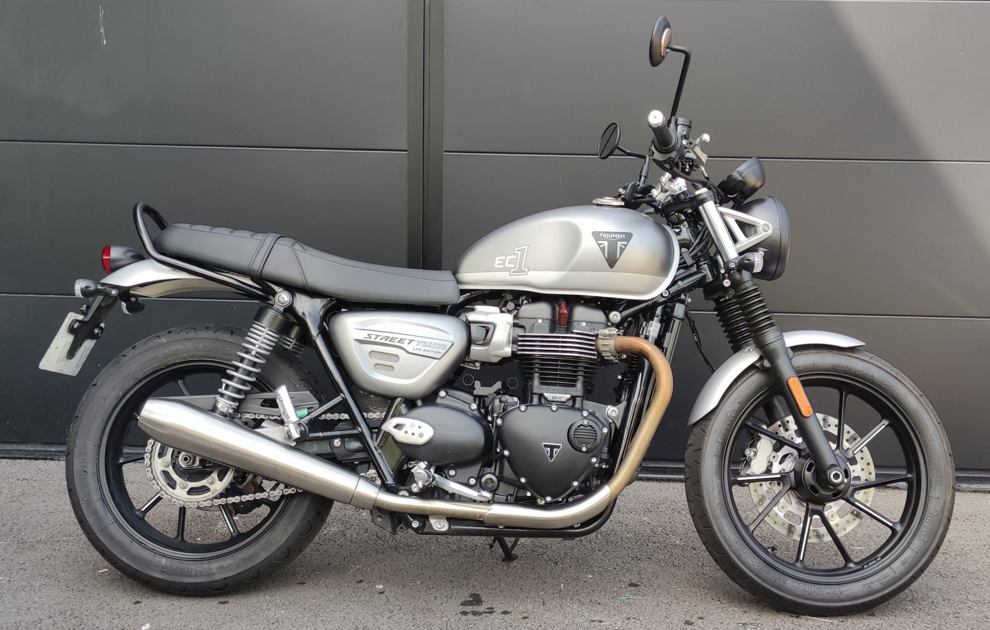 photo de TRIUMPH STREET TWIN 900 EC1 EDITION 900 occasion de couleur  en vente à Eragny n°3