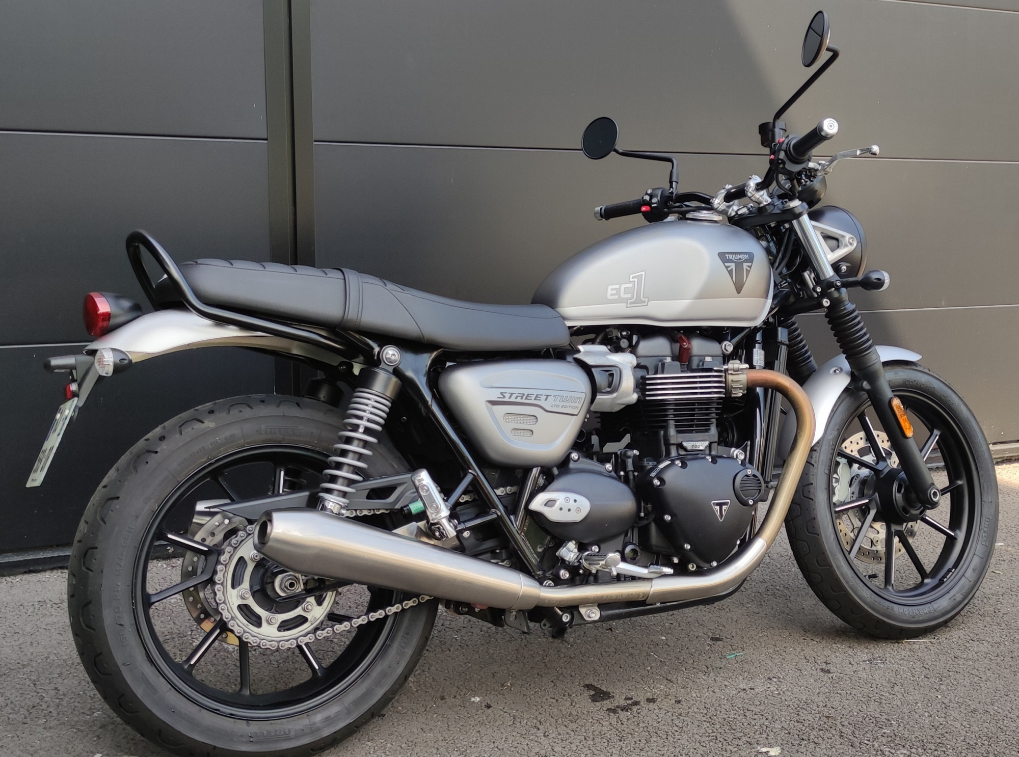 photo de TRIUMPH STREET TWIN 900 EC1 EDITION 900 occasion de couleur  en vente à Eragny n°2