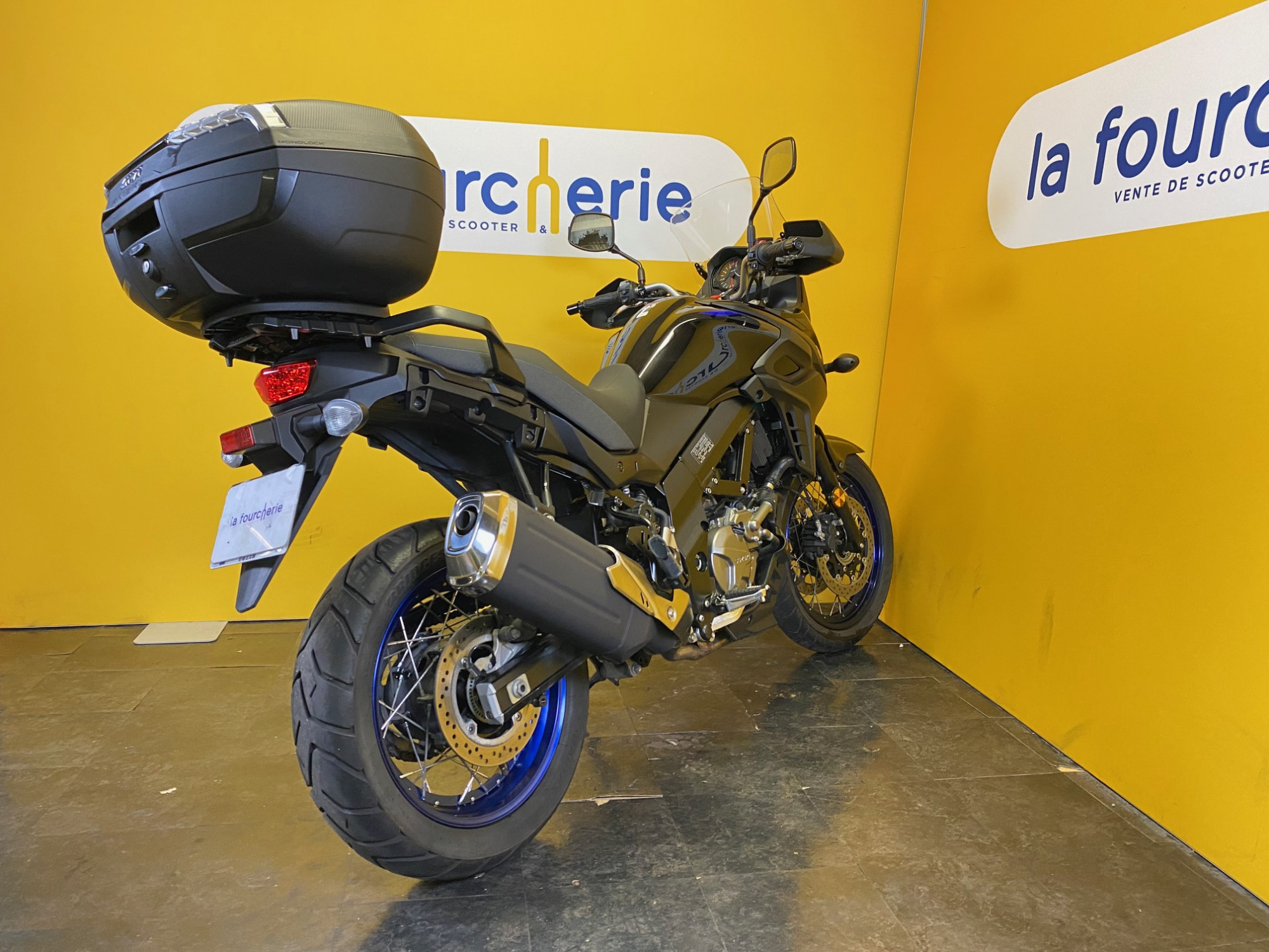 photo de SUZUKI DL 650 V-STROM XT A2 650 occasion de couleur  en vente à Paris 15 n°2