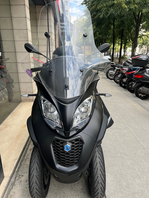 photo de PIAGGIO MP3 350 ABS-ASR 350 occasion de couleur  en vente à Paris 18 n°2