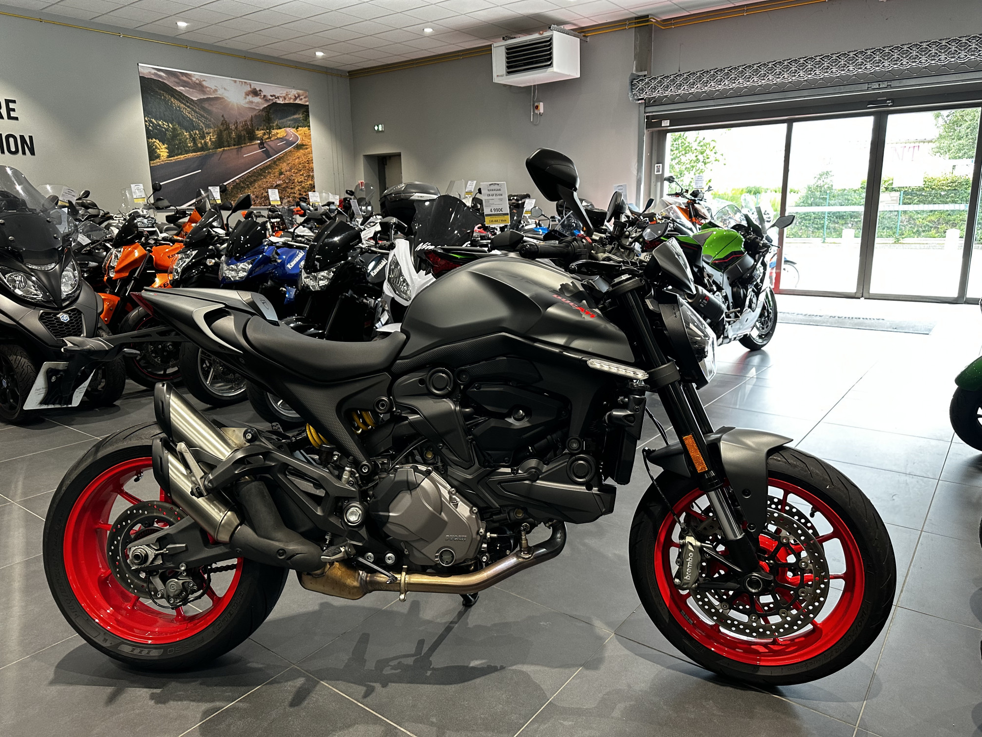 photo de DUCATI 937 MONSTER + 937 occasion de couleur  en vente à Ploeren n°2