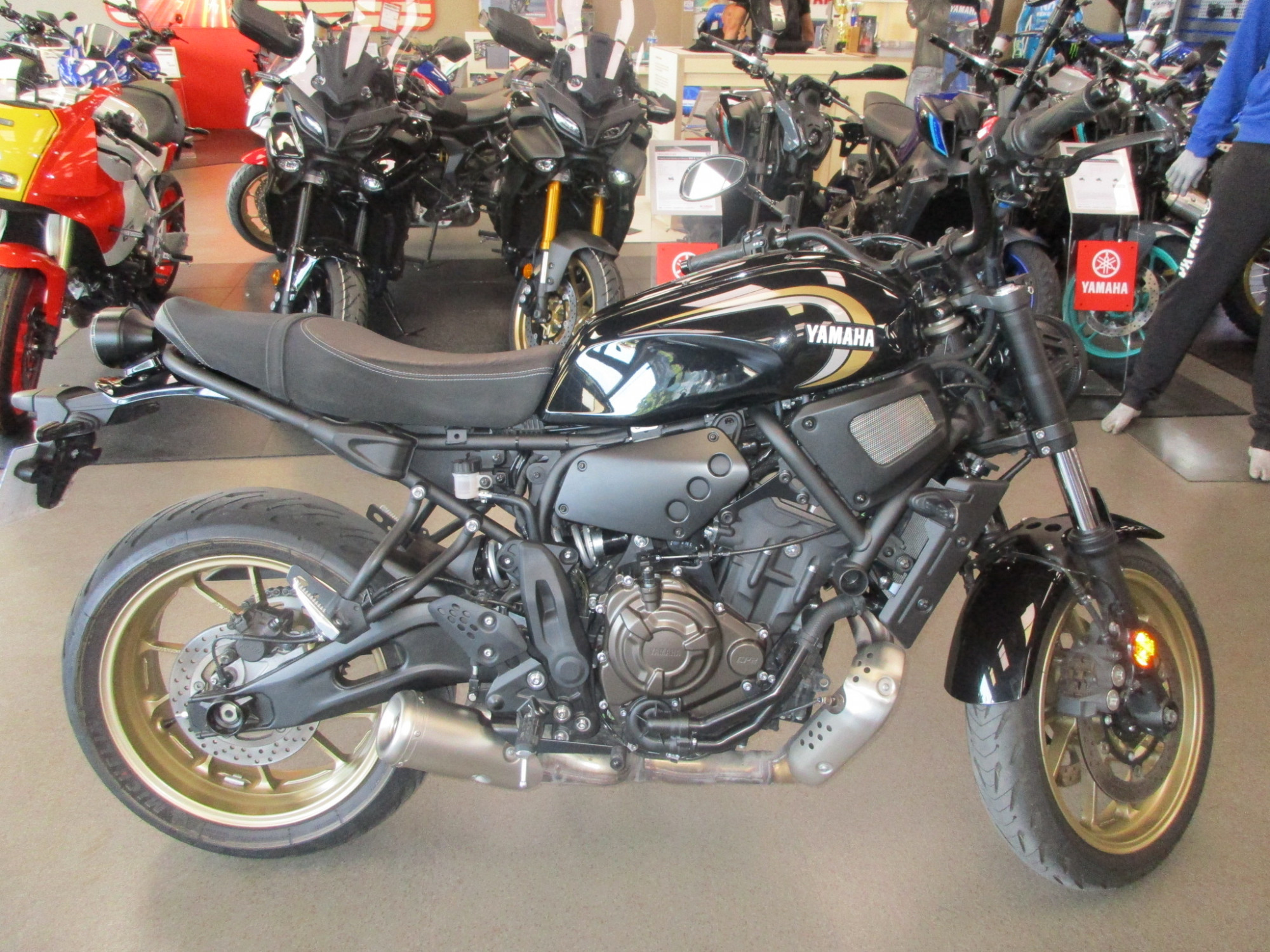 photo de YAMAHA XSR 700 700 occasion de couleur  en vente à Juan Les Pins n°3