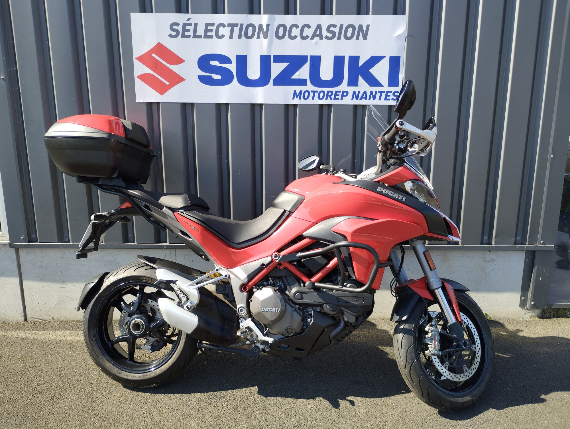 photo de DUCATI MULTISTRADA 1200 1198 occasion de couleur  en vente   Orvault