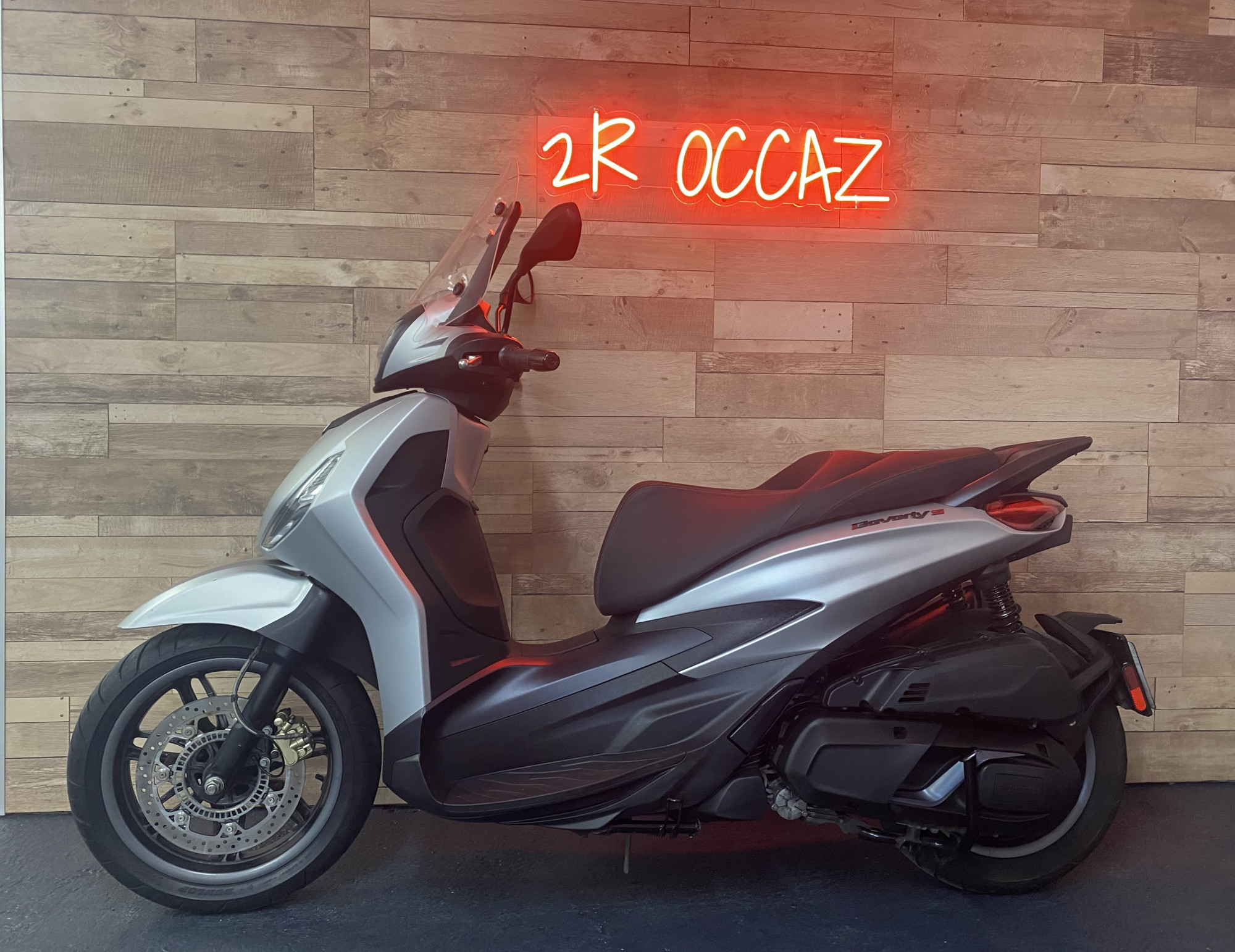 photo de PIAGGIO BEVERLY 400 400 occasion de couleur  en vente   St Bonnet De Mure