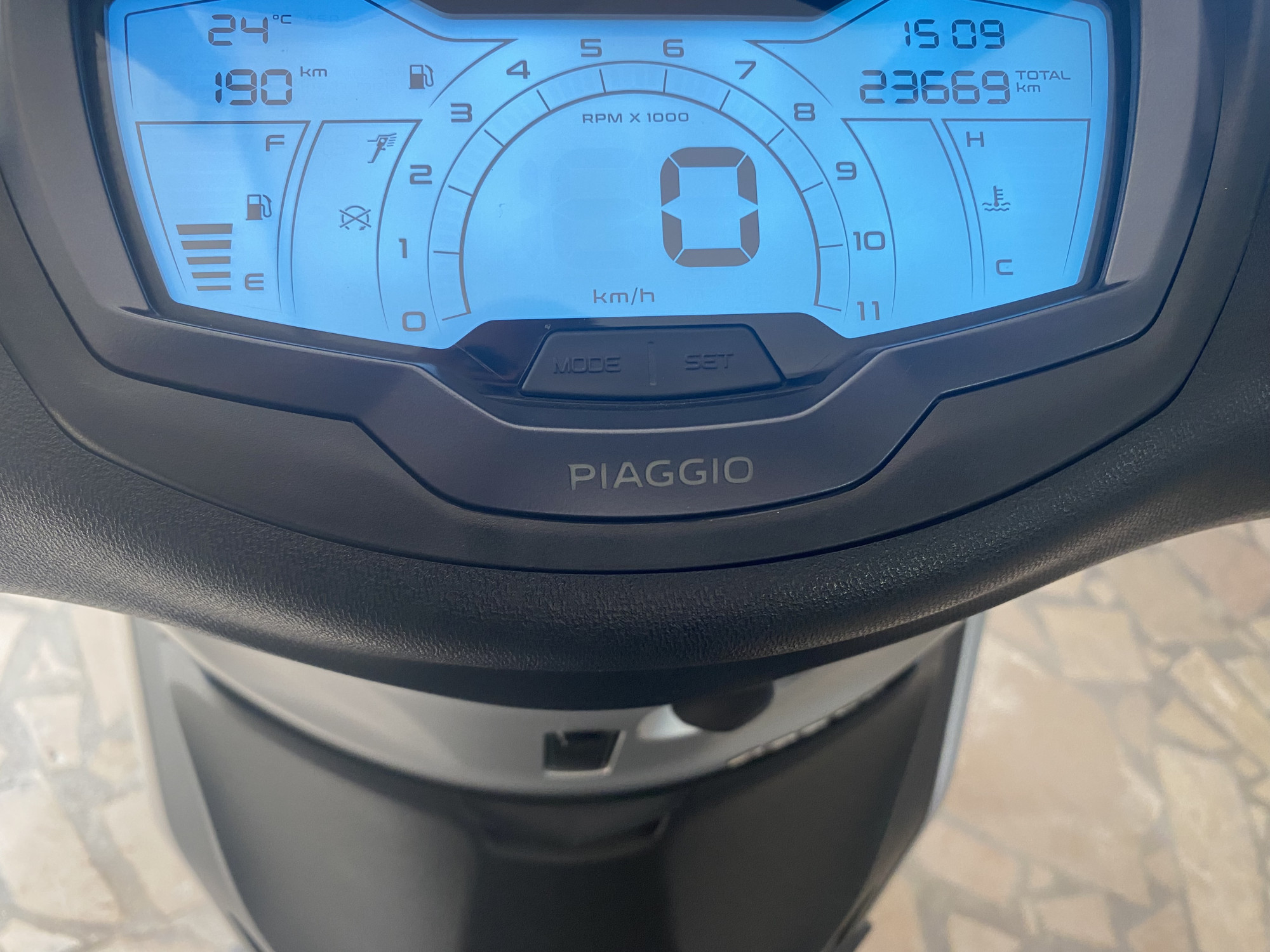 photo de PIAGGIO BEVERLY 400 400 occasion de couleur  en vente à St Bonnet De Mure n°3