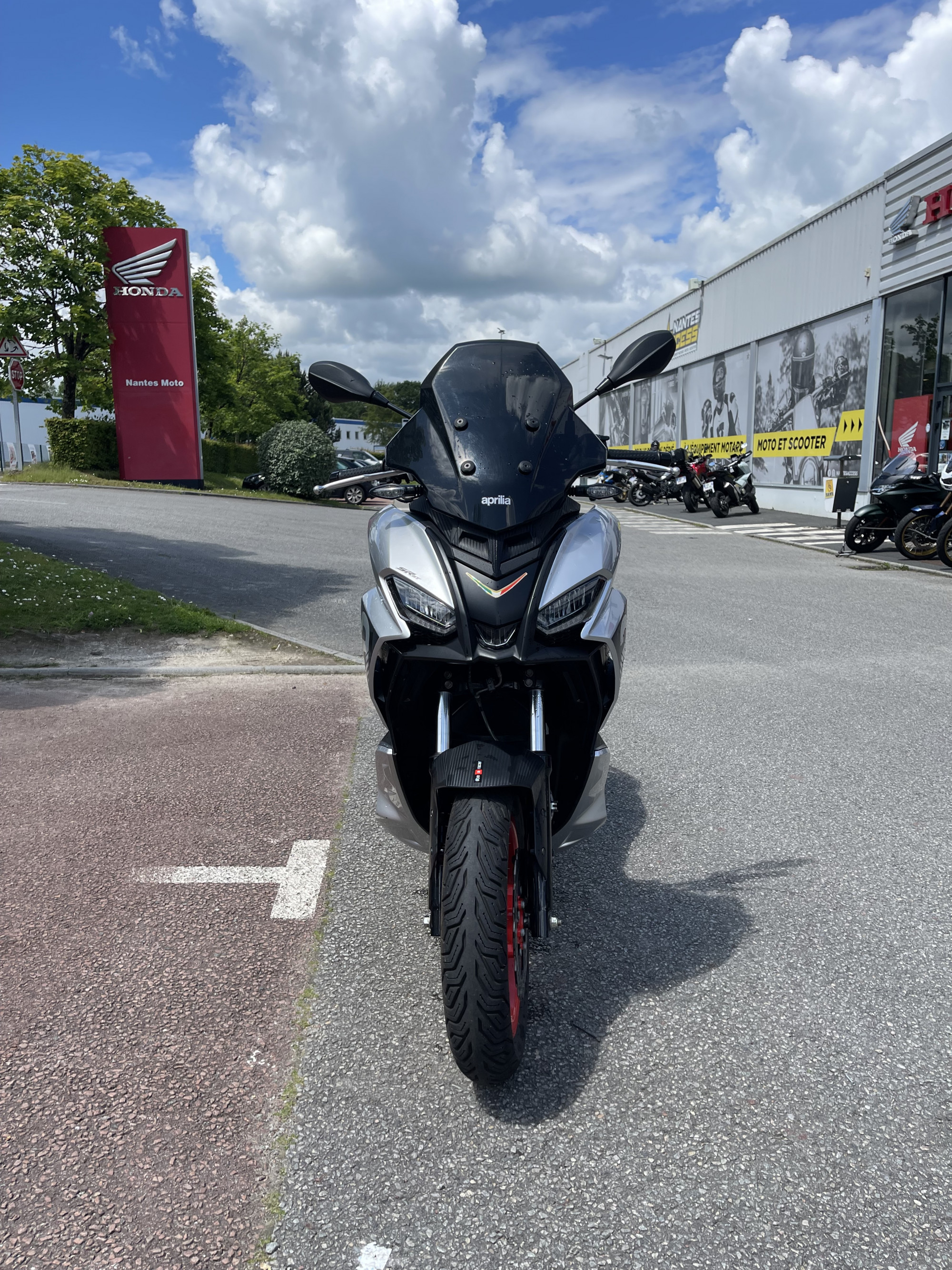 photo de APRILIA SR GT 125 124 occasion de couleur  en vente   Orvault