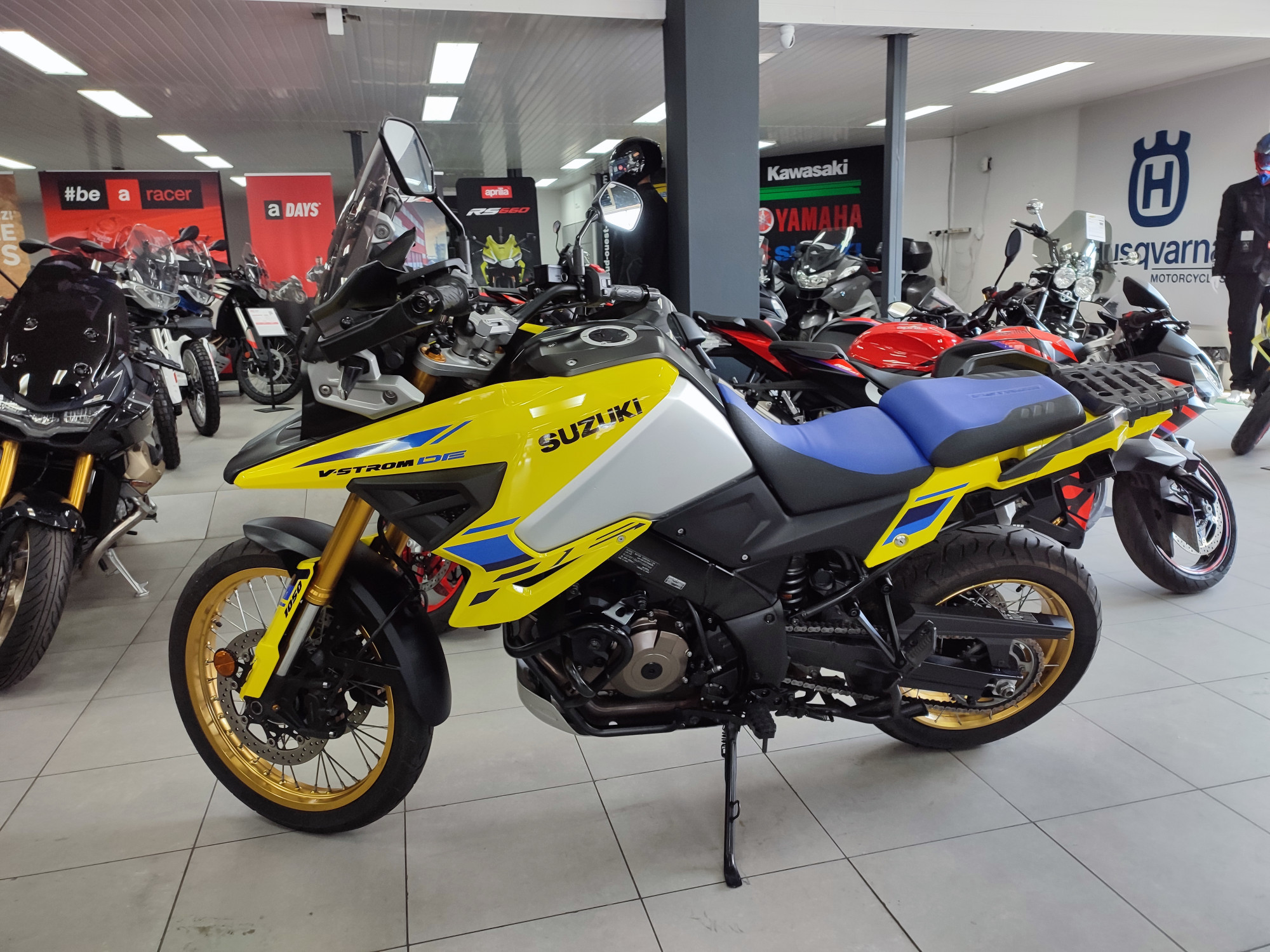 photo de SUZUKI DL 1050 V-STROM DE 1050 occasion de couleur  en vente à Libourne n°2