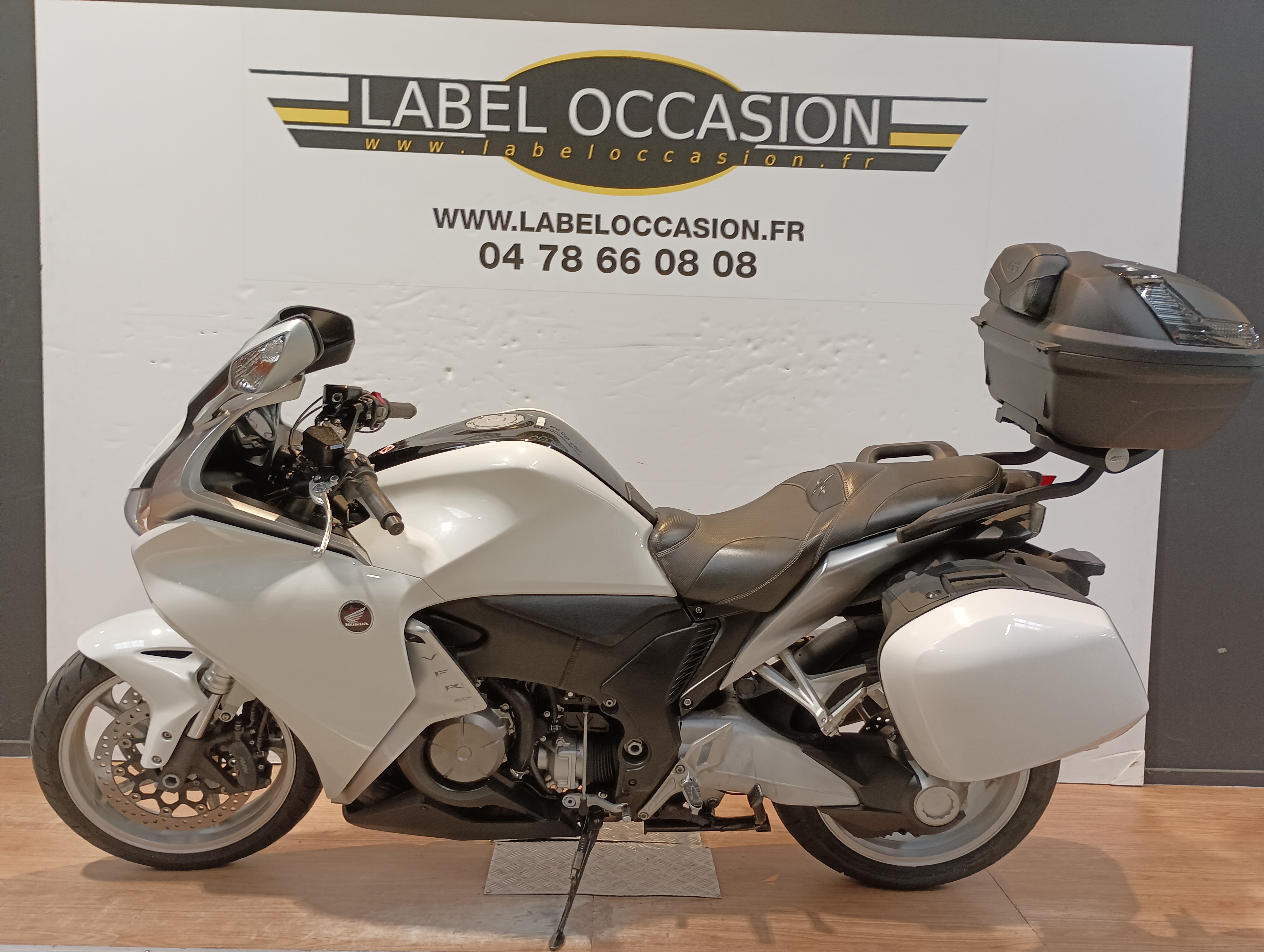 photo de HONDA VFR 1200 occasion de couleur  en vente   Limonest