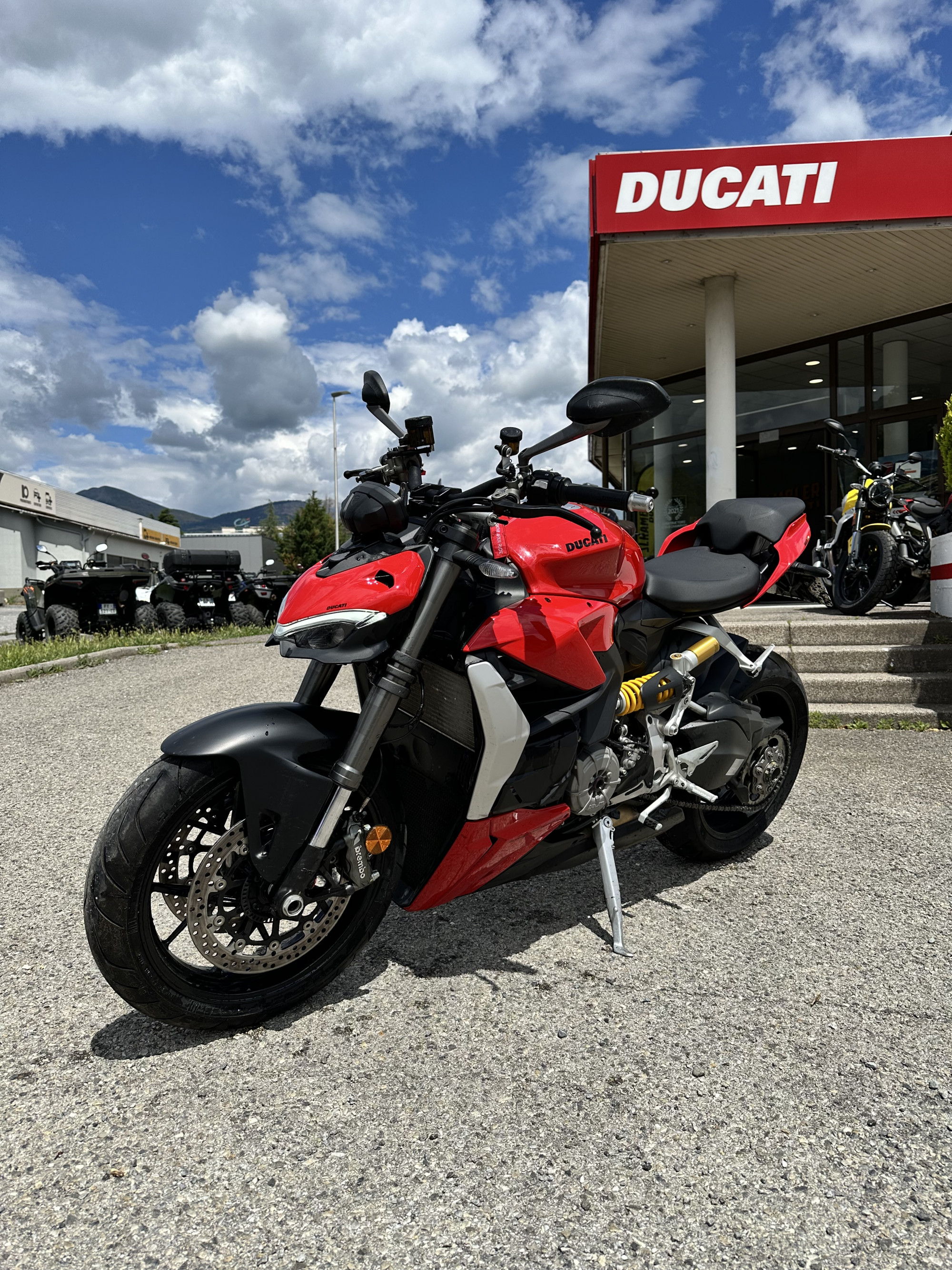 photo de DUCATI STREETFIGHTER V2 RED ABS 950 occasion de couleur  en vente à Gap n°3