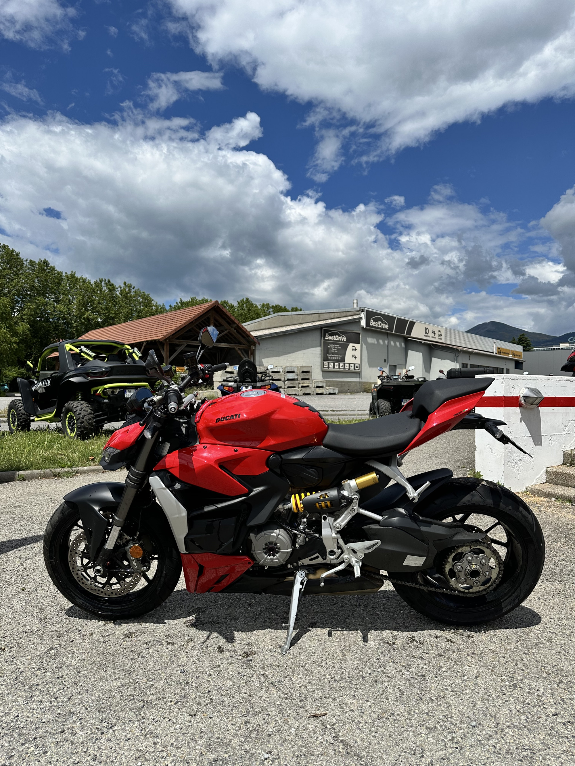 photo de DUCATI STREETFIGHTER V2 RED ABS 950 occasion de couleur  en vente à Gap n°2