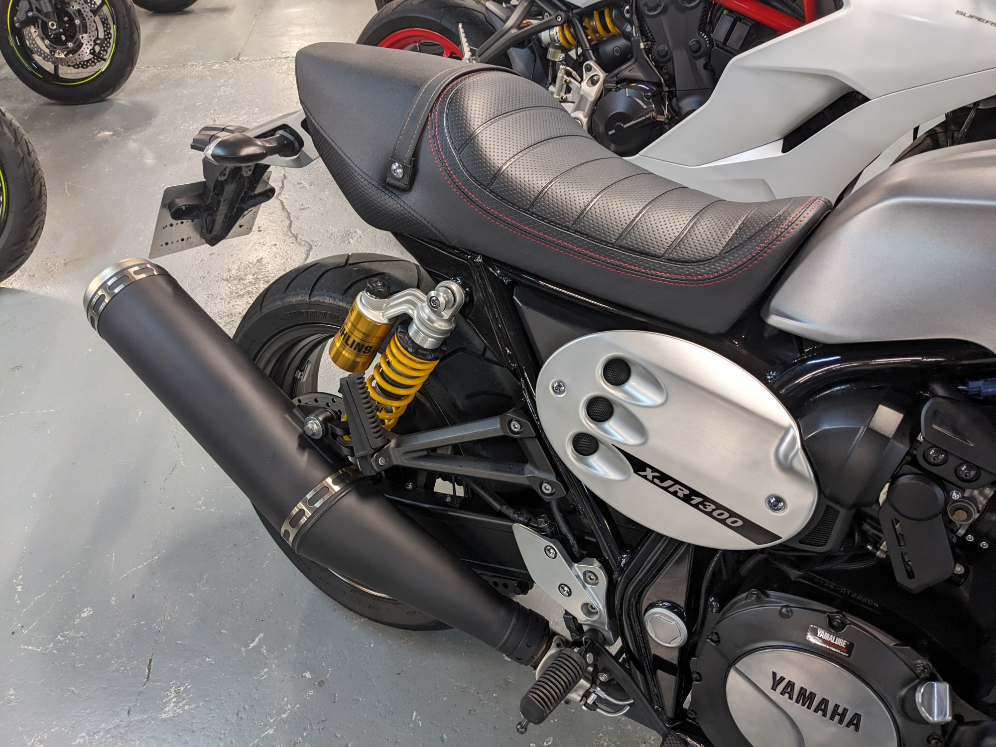 photo de YAMAHA XJR 1300 RACER 1300 occasion de couleur  en vente à Rivery n°3