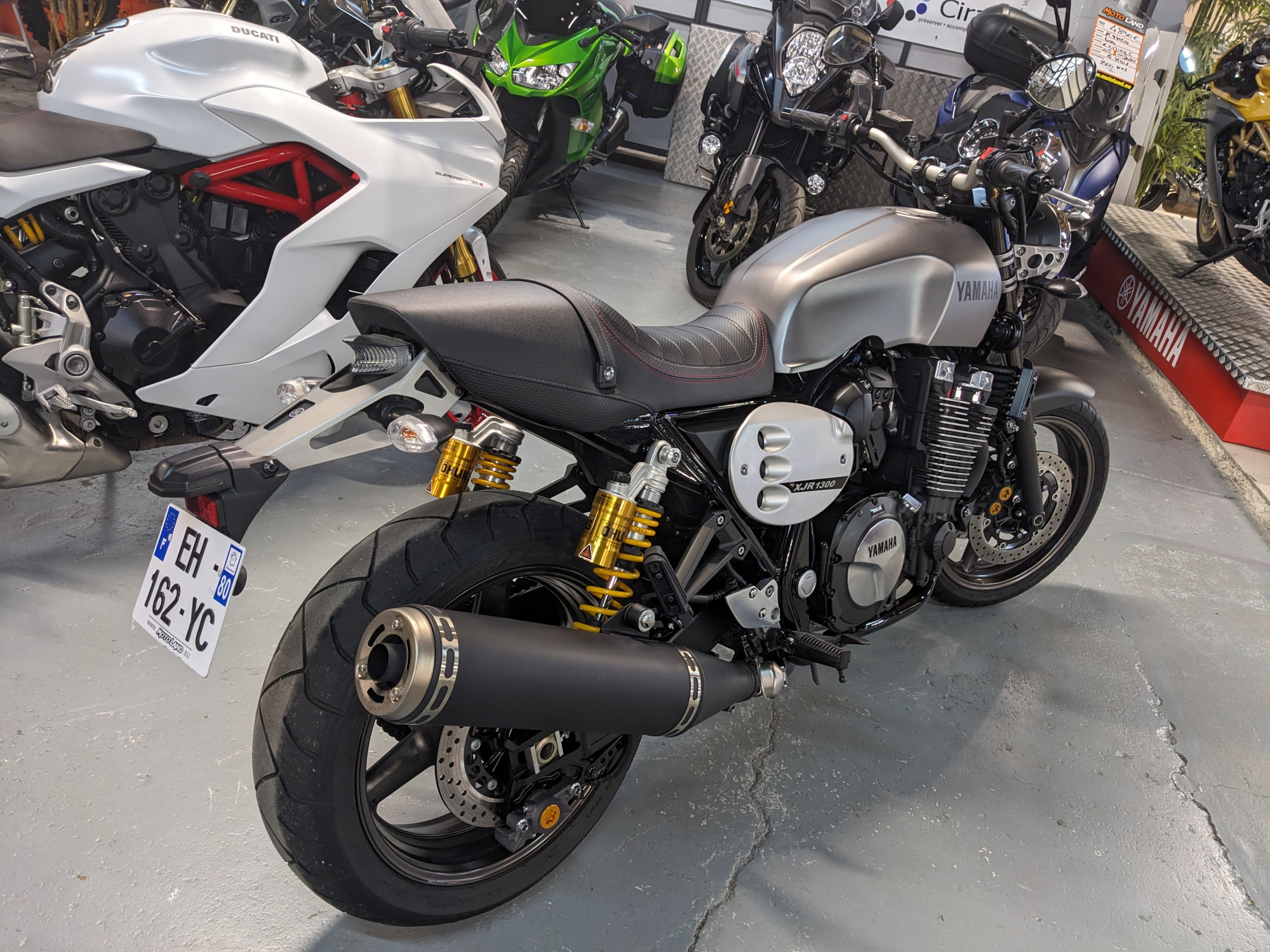 photo de YAMAHA XJR 1300 RACER 1300 occasion de couleur  en vente à Rivery n°2