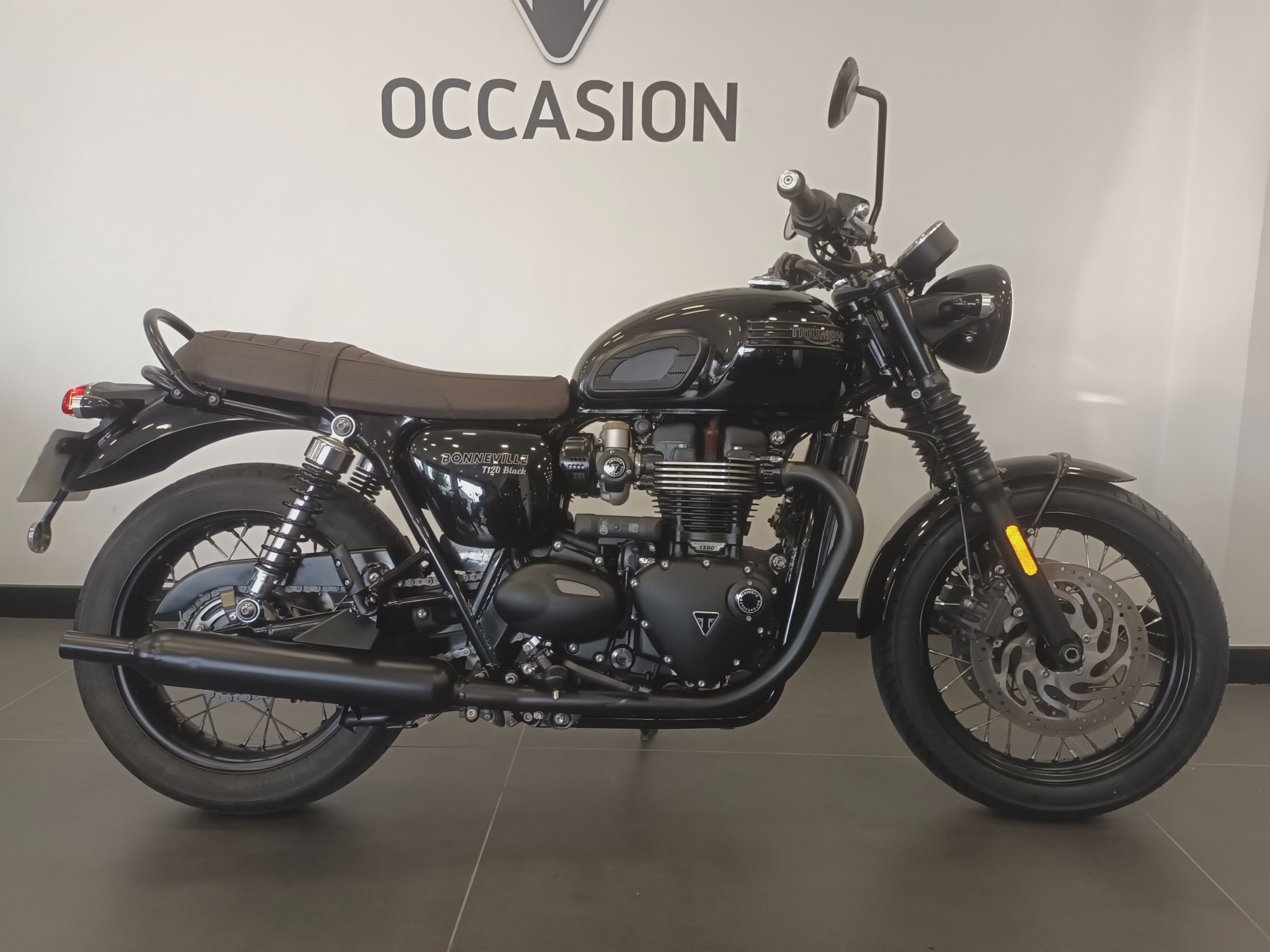 photo de TRIUMPH BONNEVILLE T120 1200 occasion de couleur  en vente à Le Kremlin Bicetre n°3