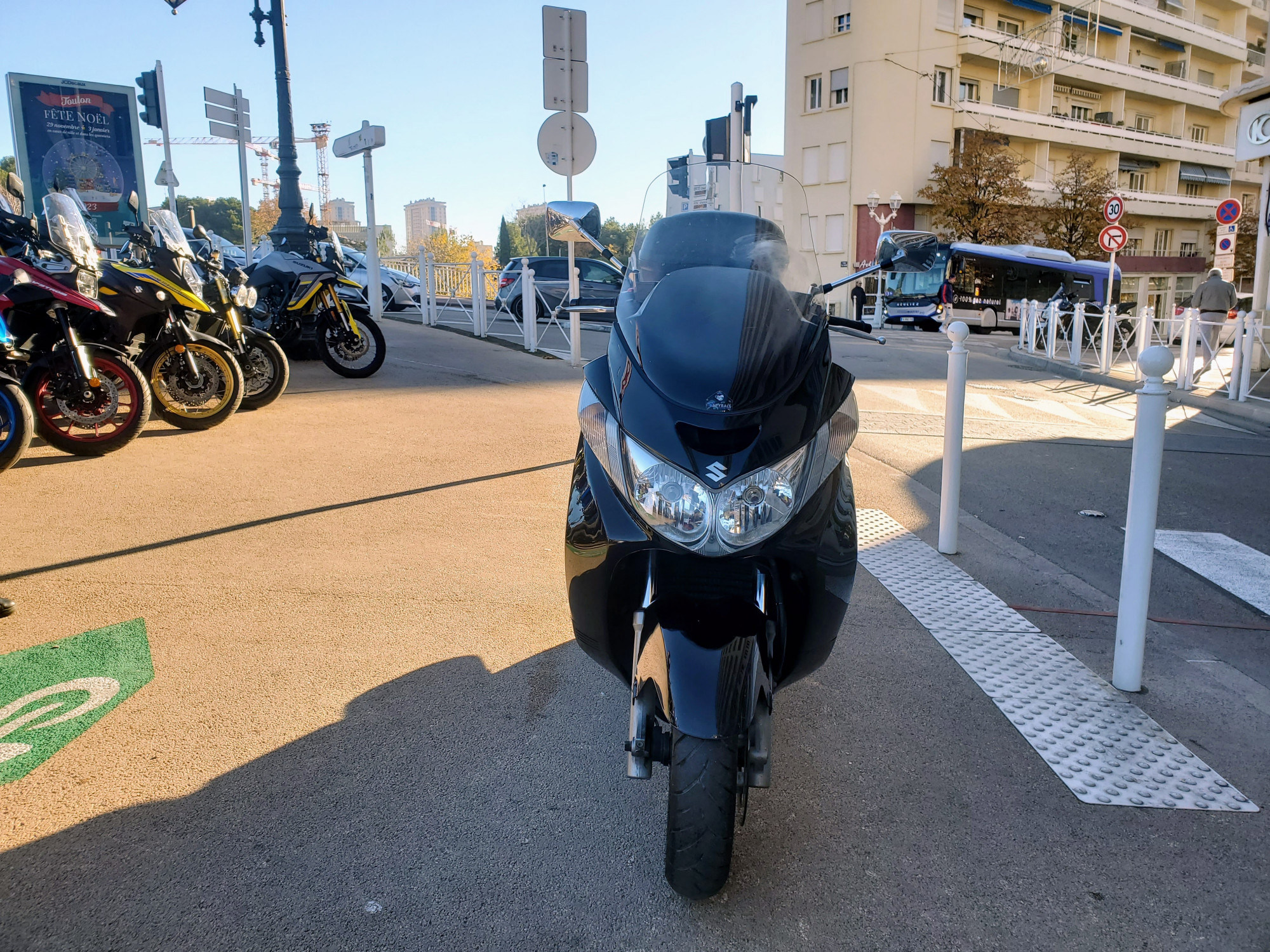 photo de SUZUKI BURGMAN 400 occasion de couleur  en vente à Toulon n°3